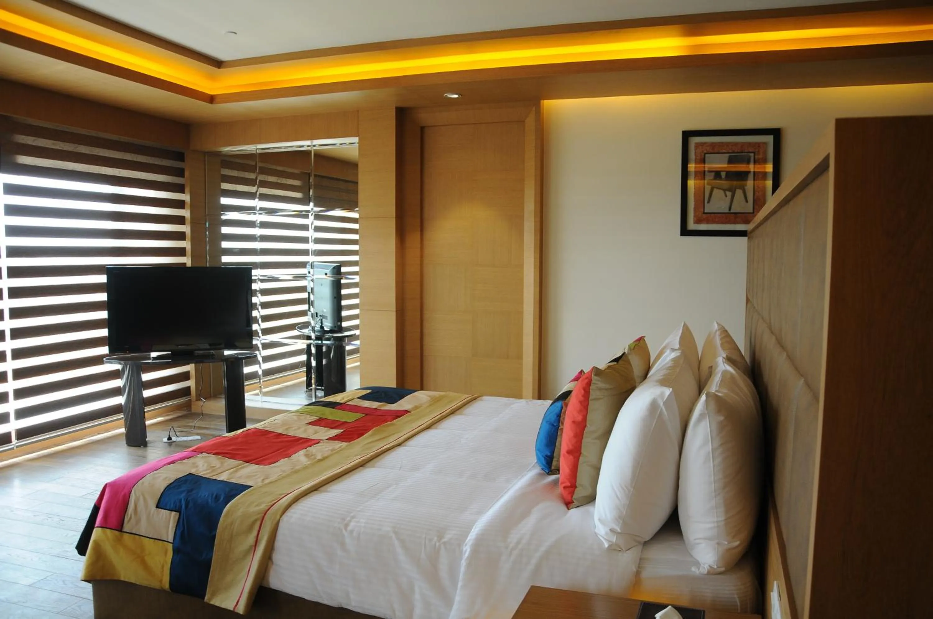 Photo of the whole room, Bed in The Lalit Chandigarh