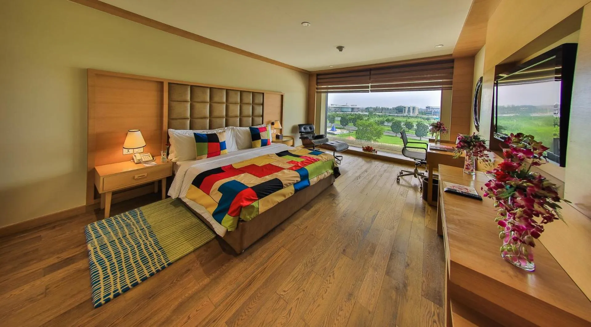 Photo of the whole room, Bed in The Lalit Chandigarh