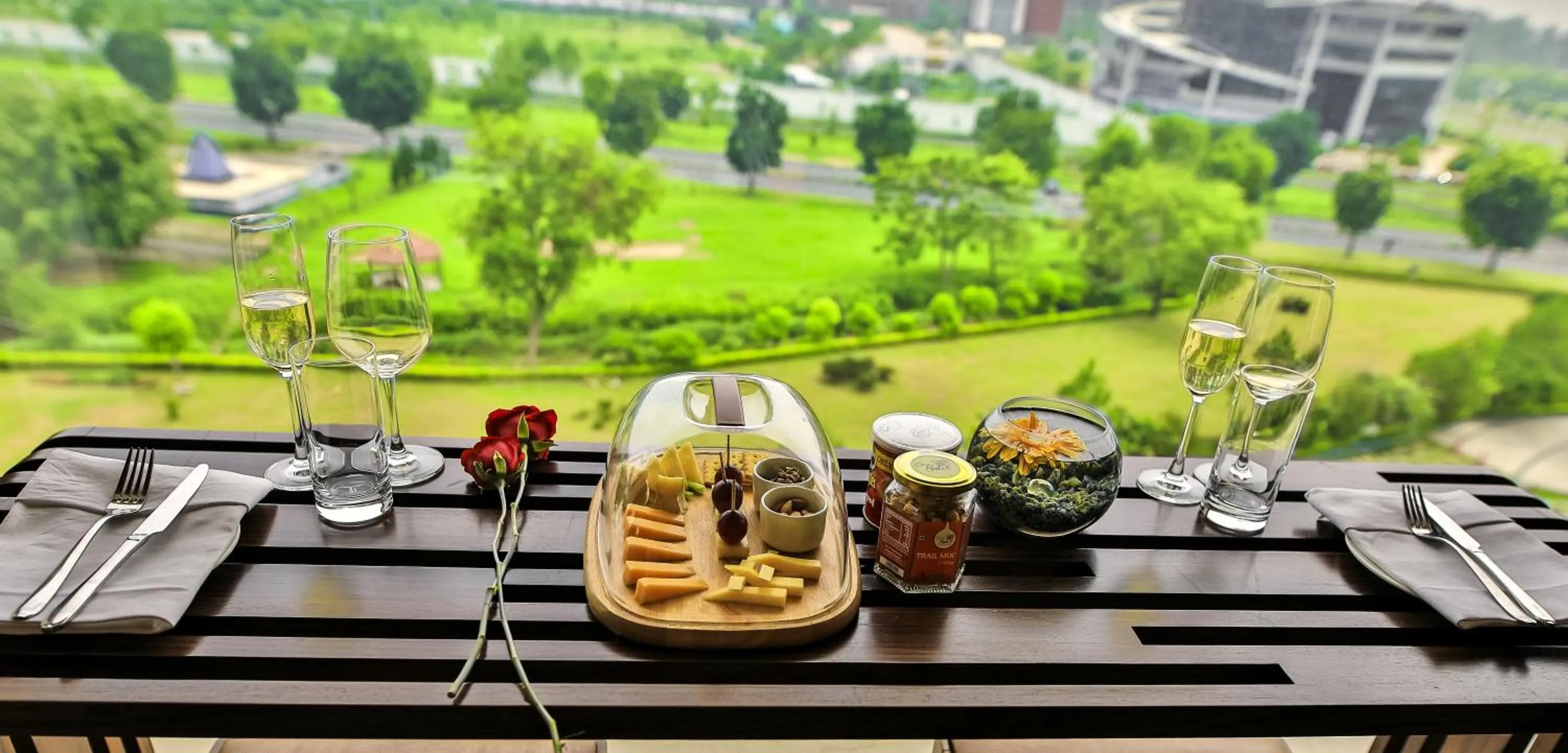 Food and drinks in The Lalit Chandigarh