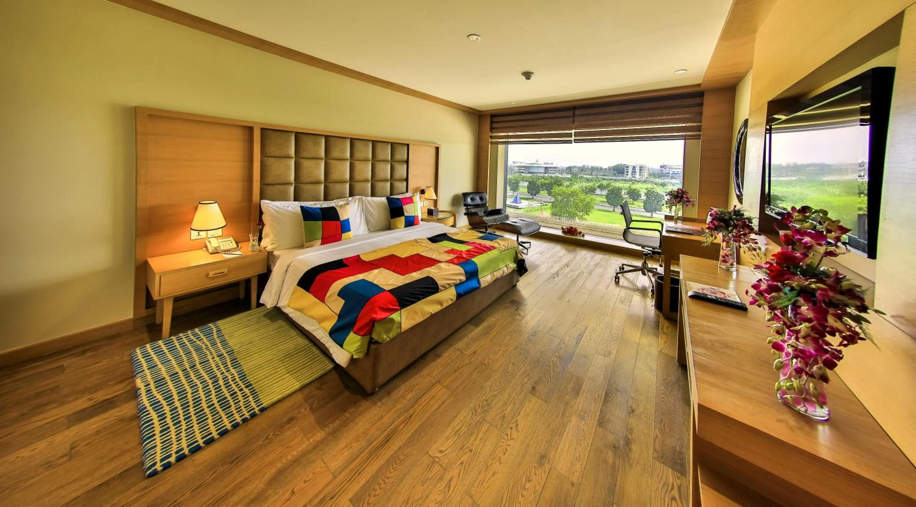 Photo of the whole room, Bed in The Lalit Chandigarh