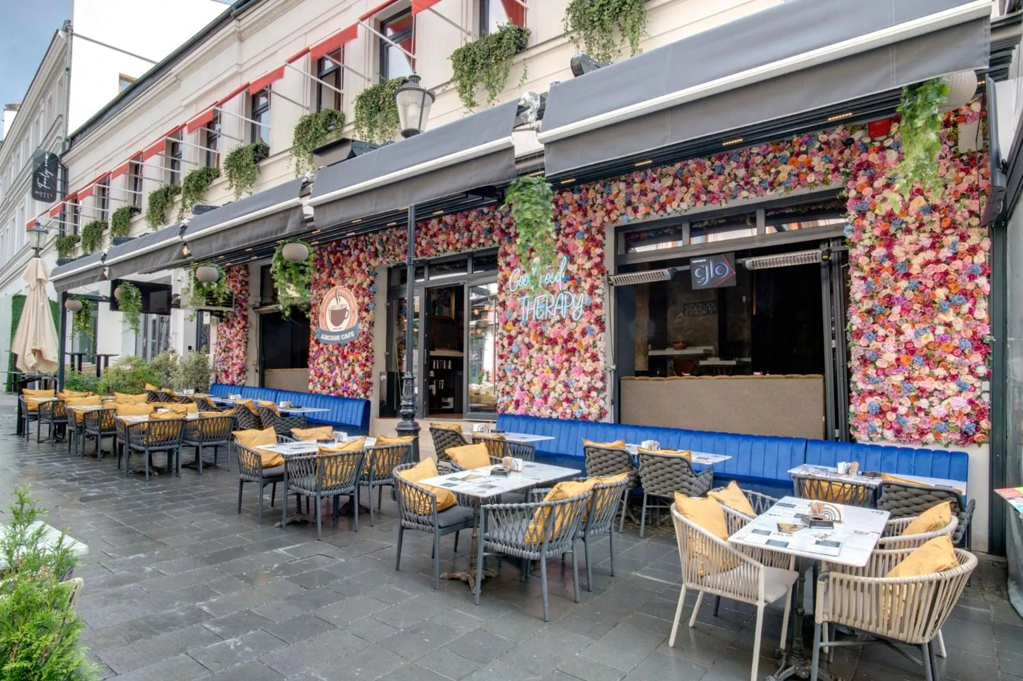 Property building in Hotel Forty One