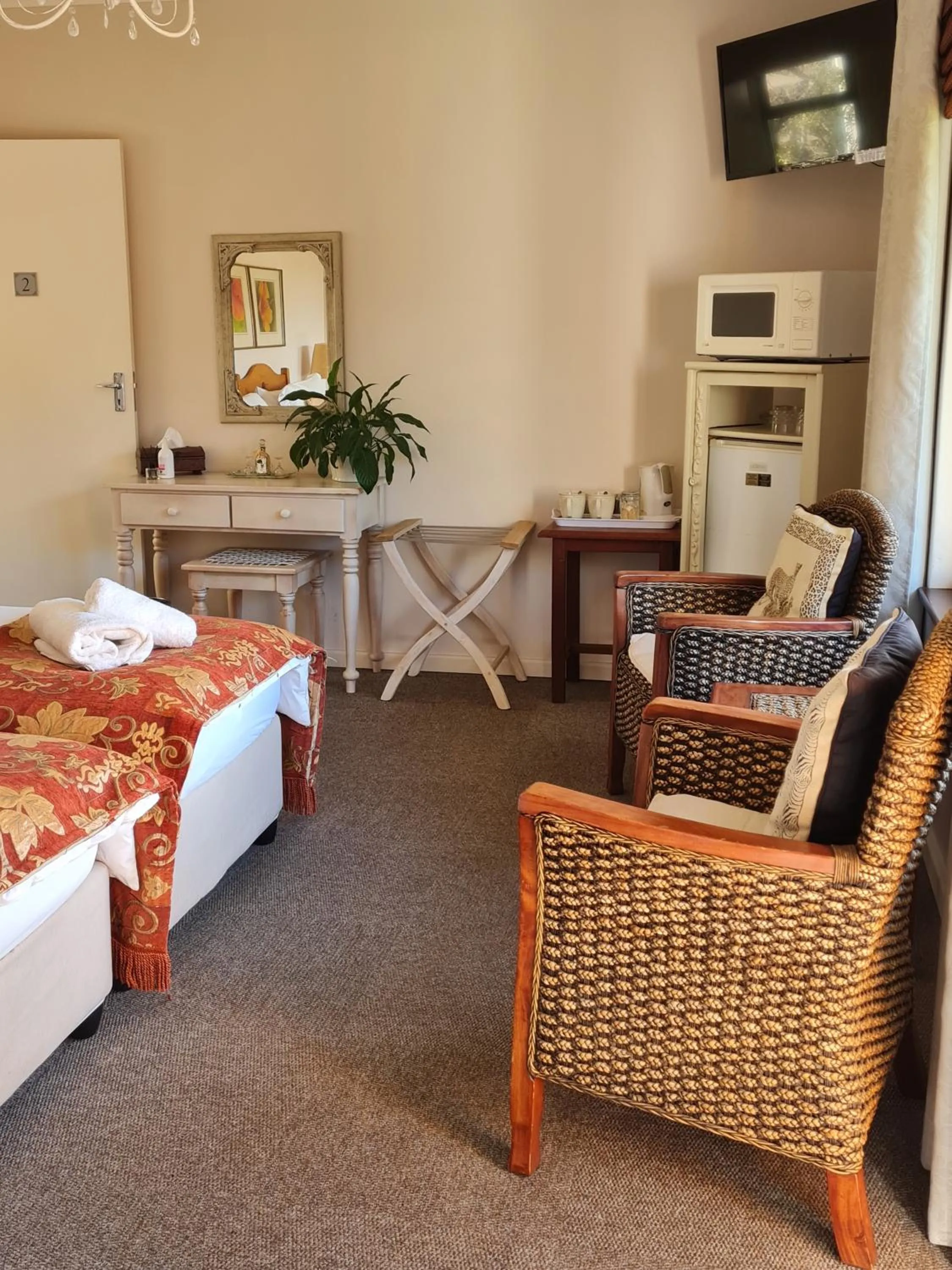 TV and multimedia, Bed in Cherry Berry Guest House