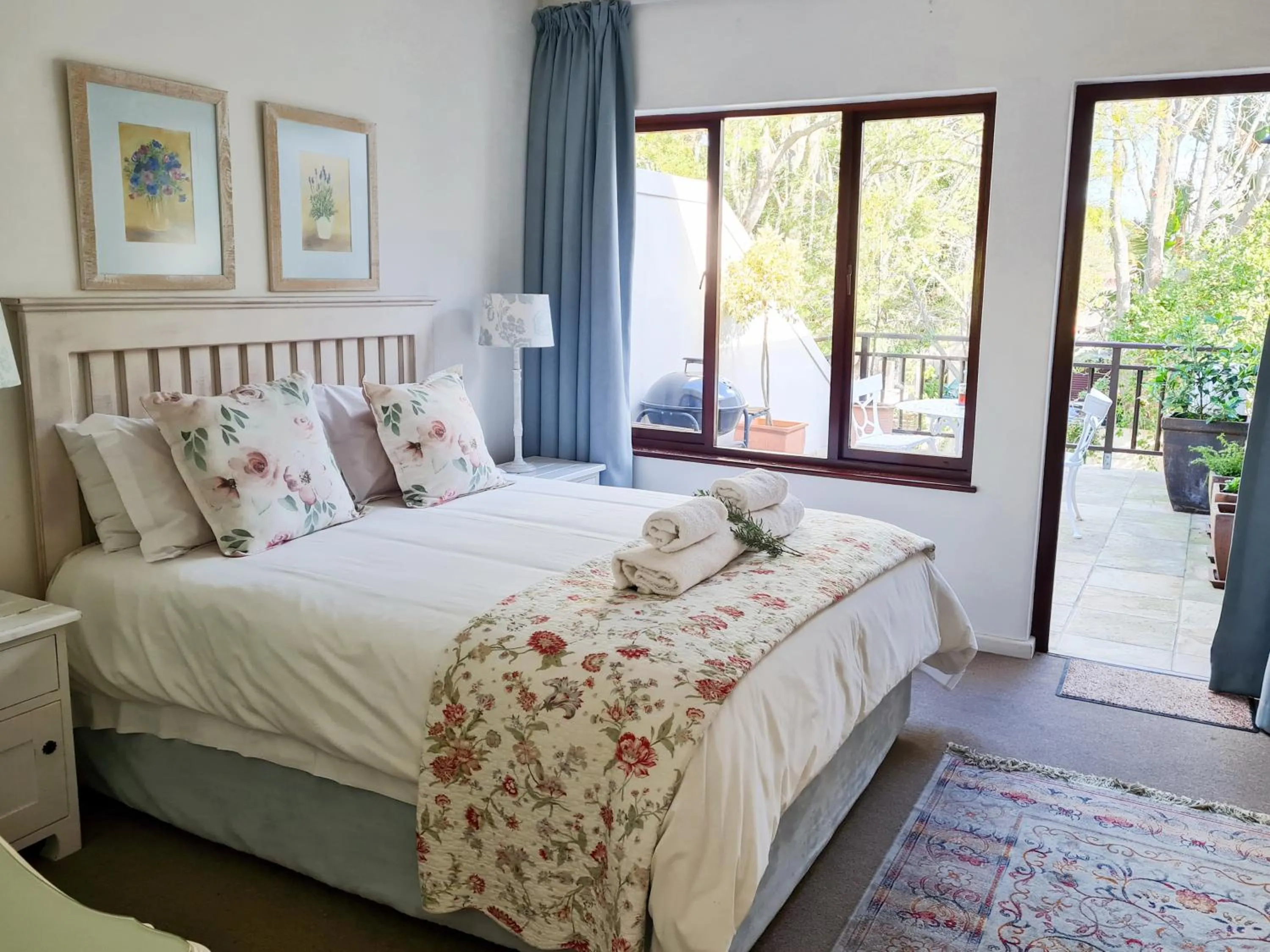 Bed in Cherry Berry Guest House