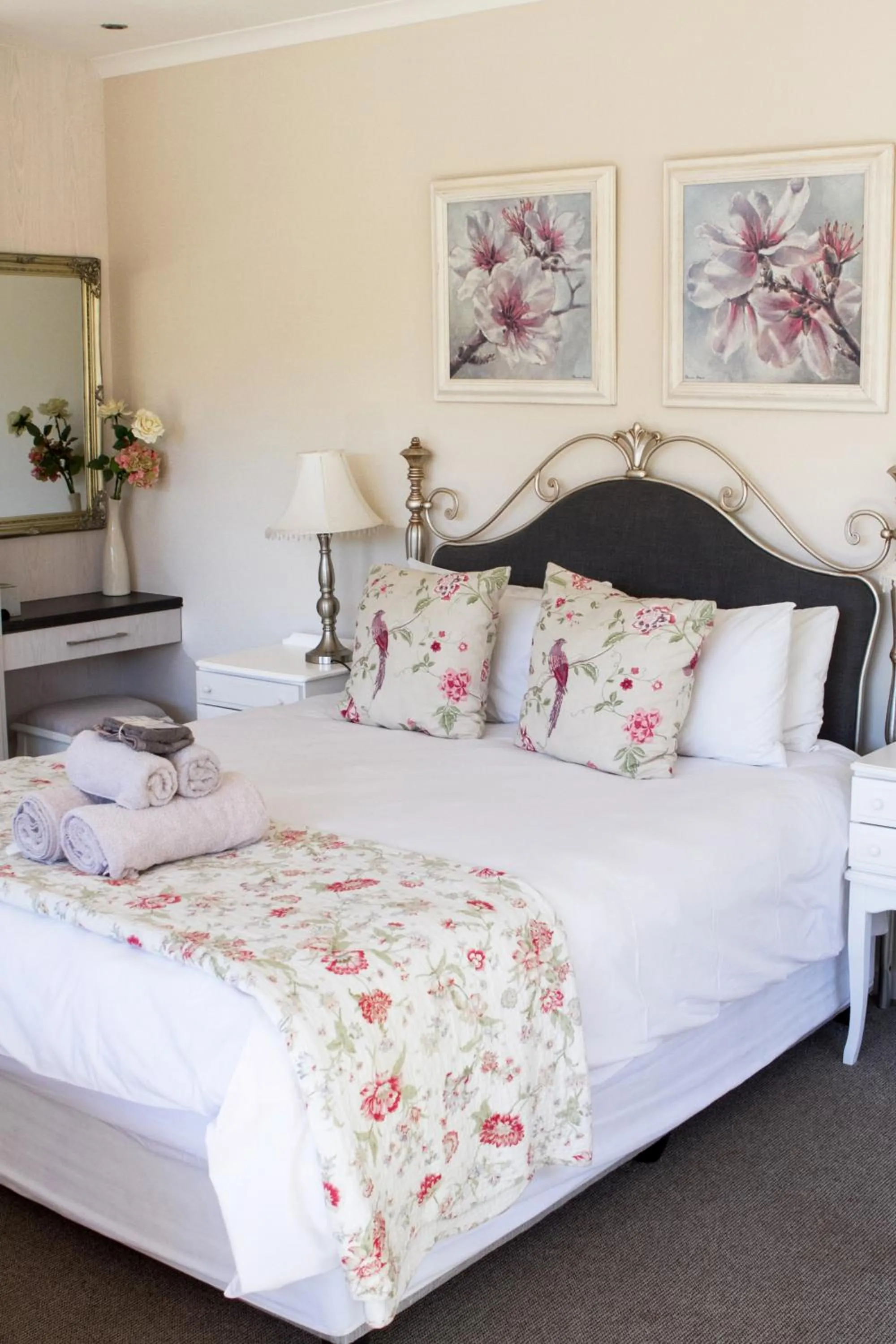 Bed in Cherry Berry Guest House