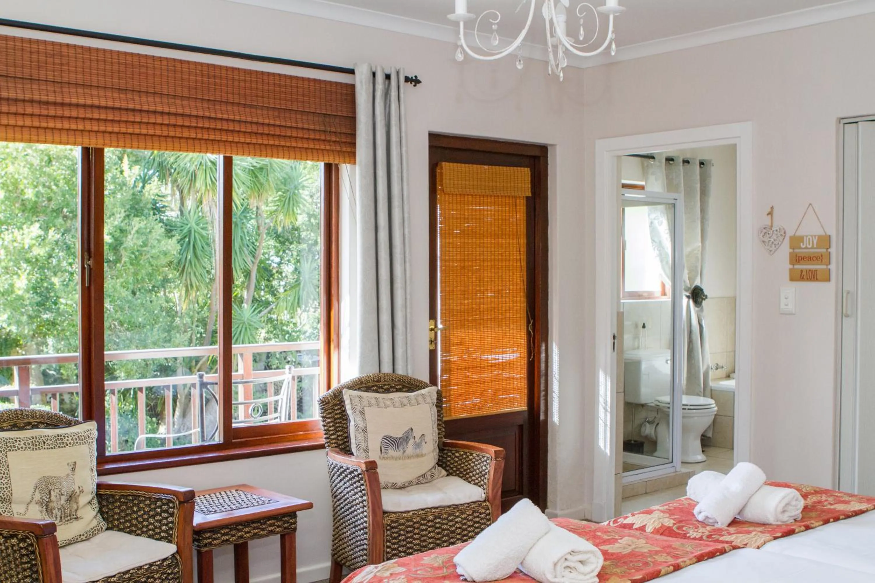 Bedroom, Bed in Cherry Berry Guest House