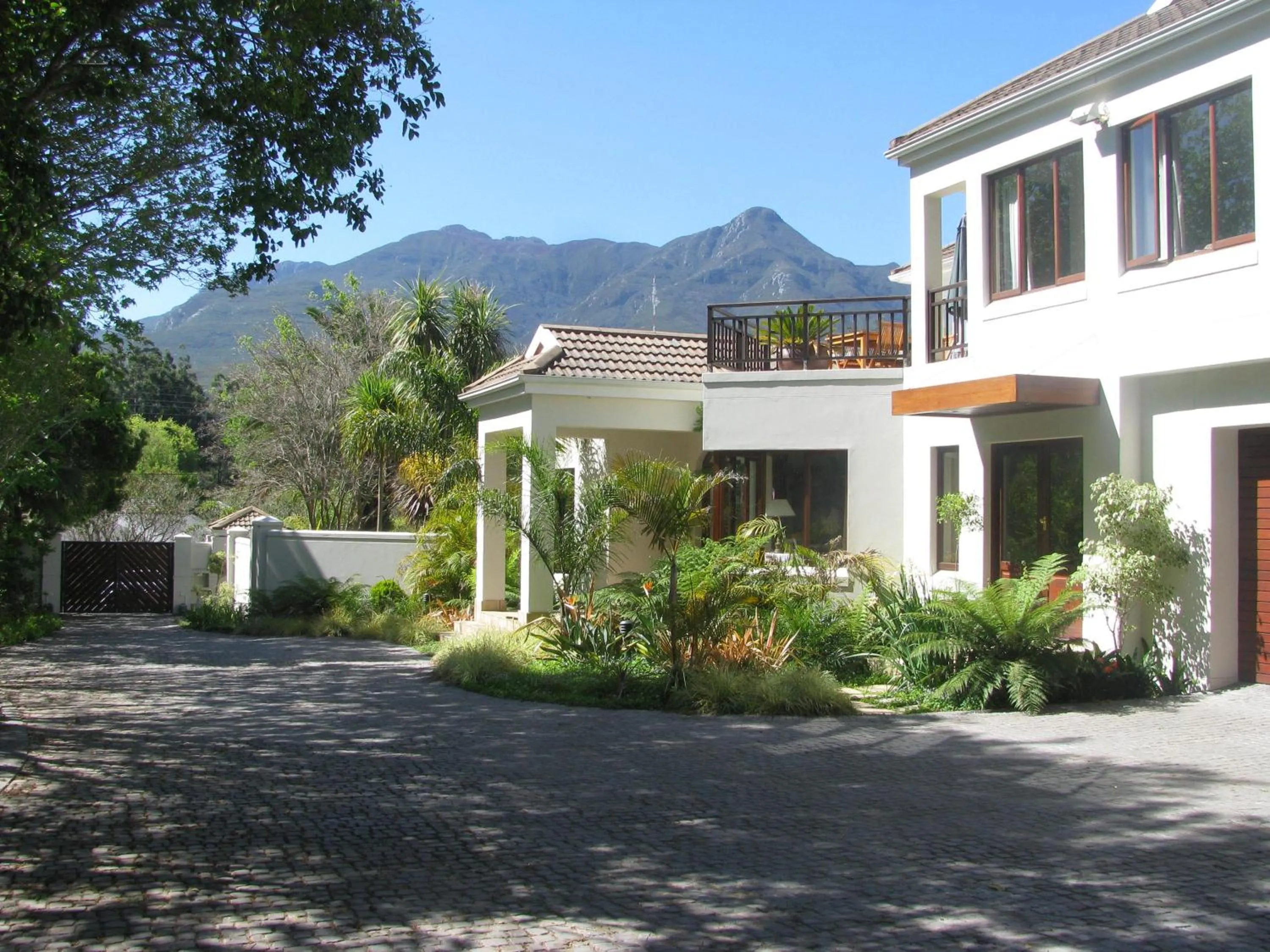 Facade/entrance in Cherry Berry Guest House