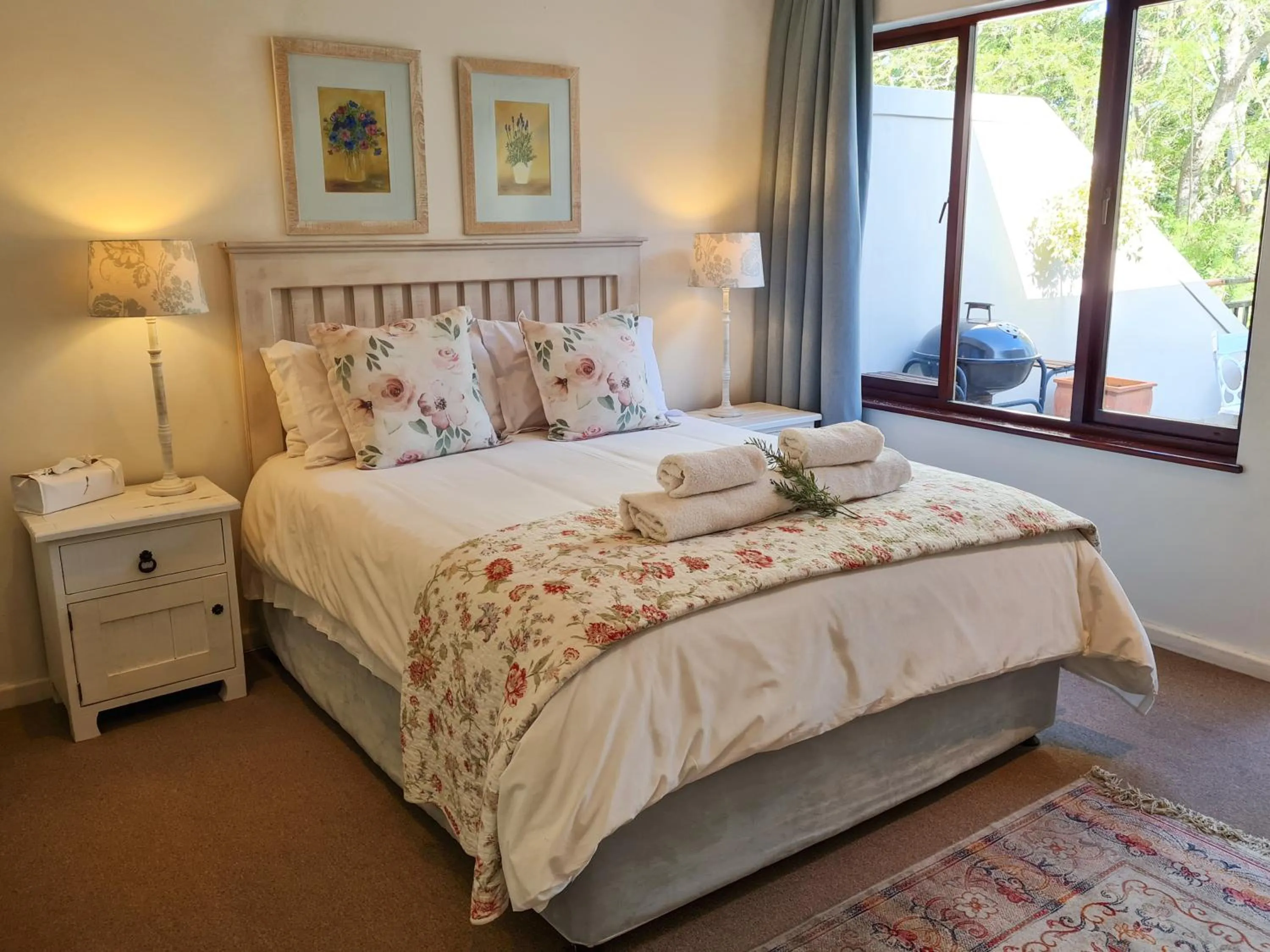 Bed in Cherry Berry Guest House