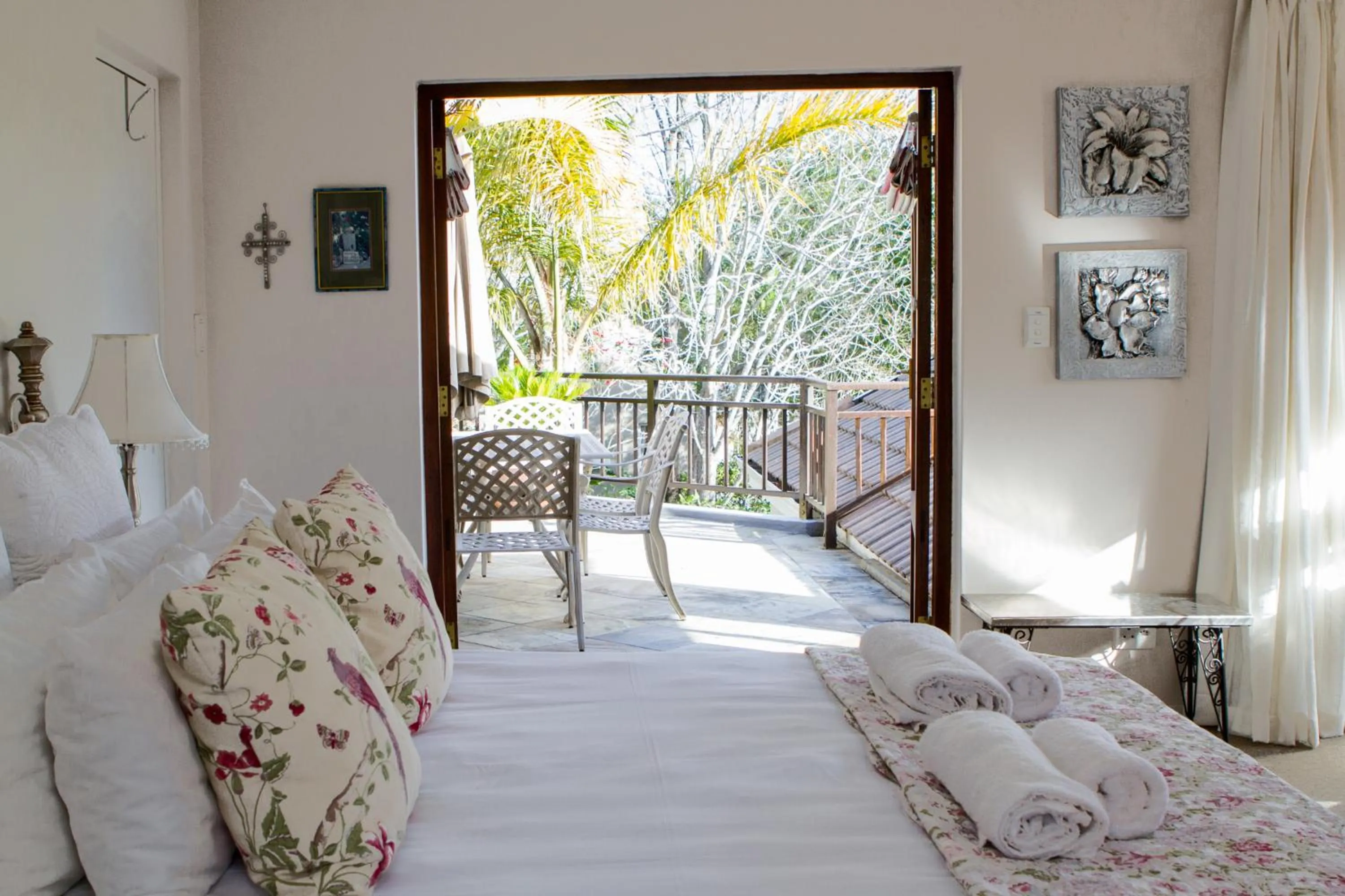 Balcony/Terrace, Bed in Cherry Berry Guest House