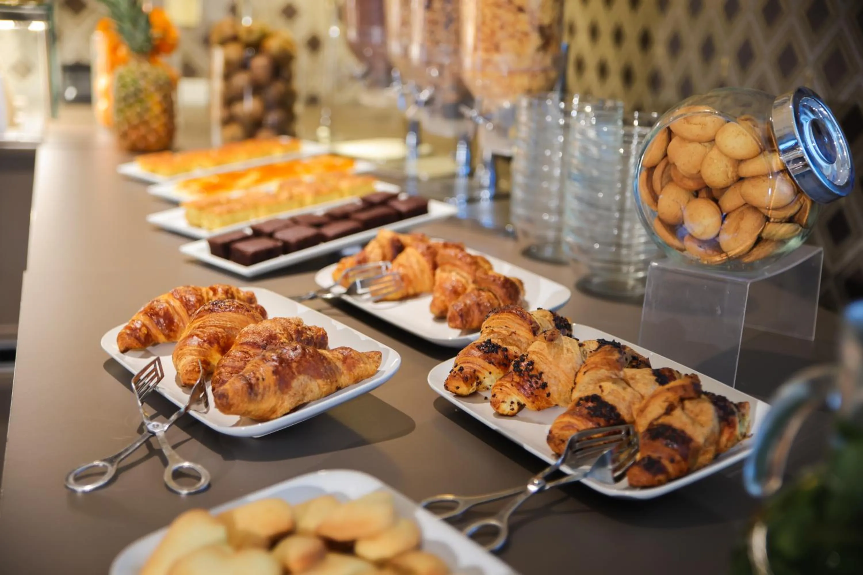 Breakfast in Hotel Parisi