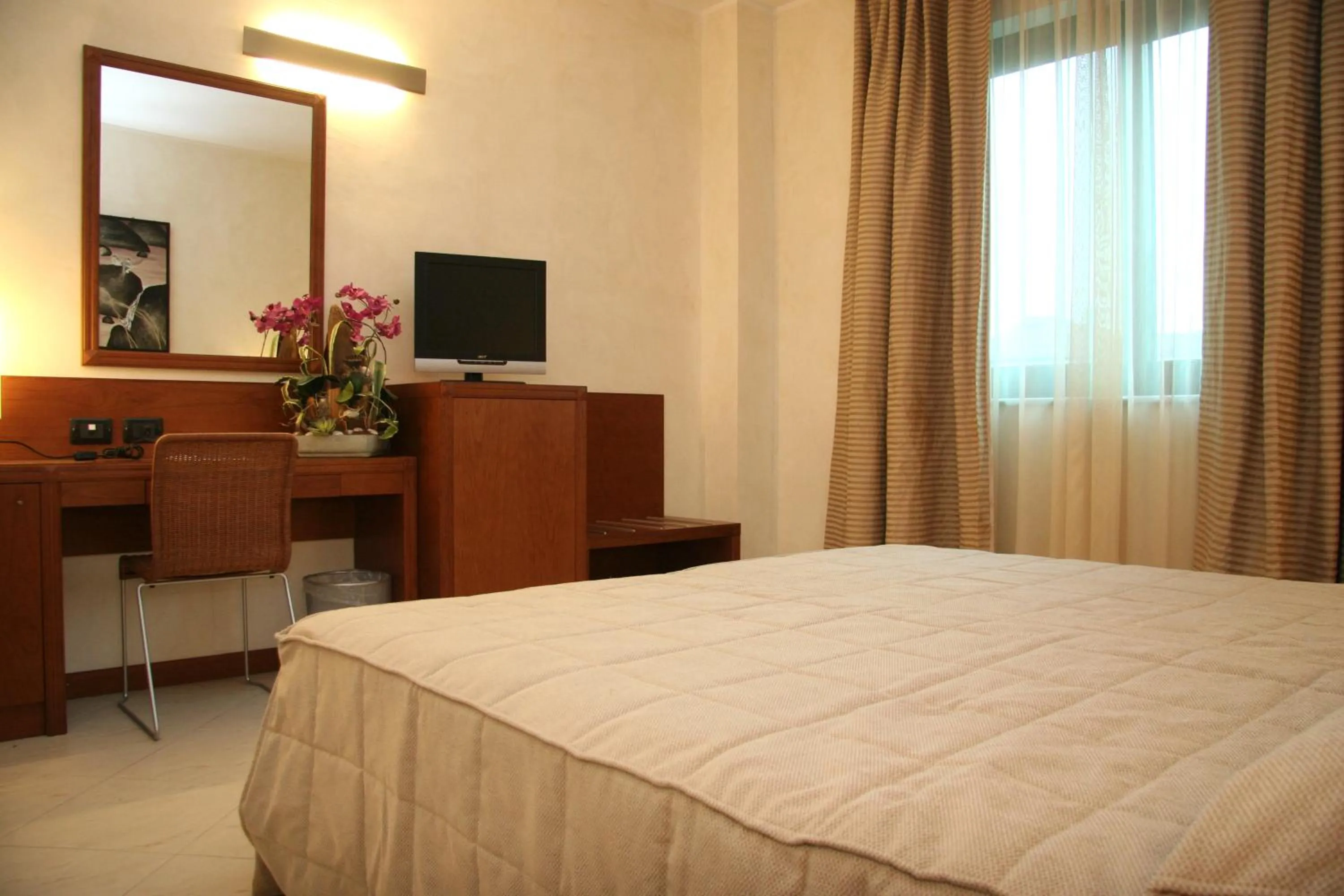 Bedroom, Bed in Hotel Parisi