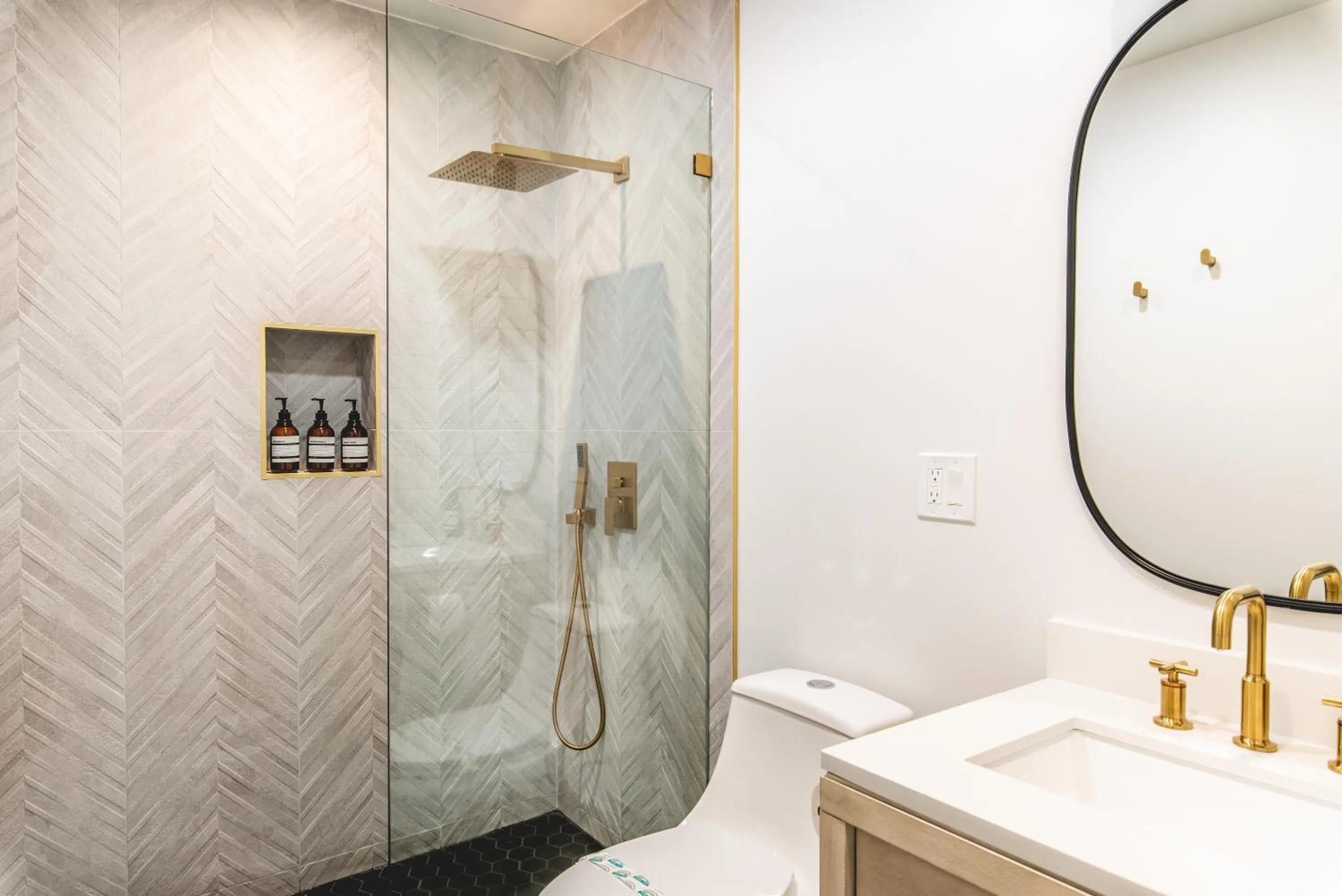 Shower in The Kingsley Hotel