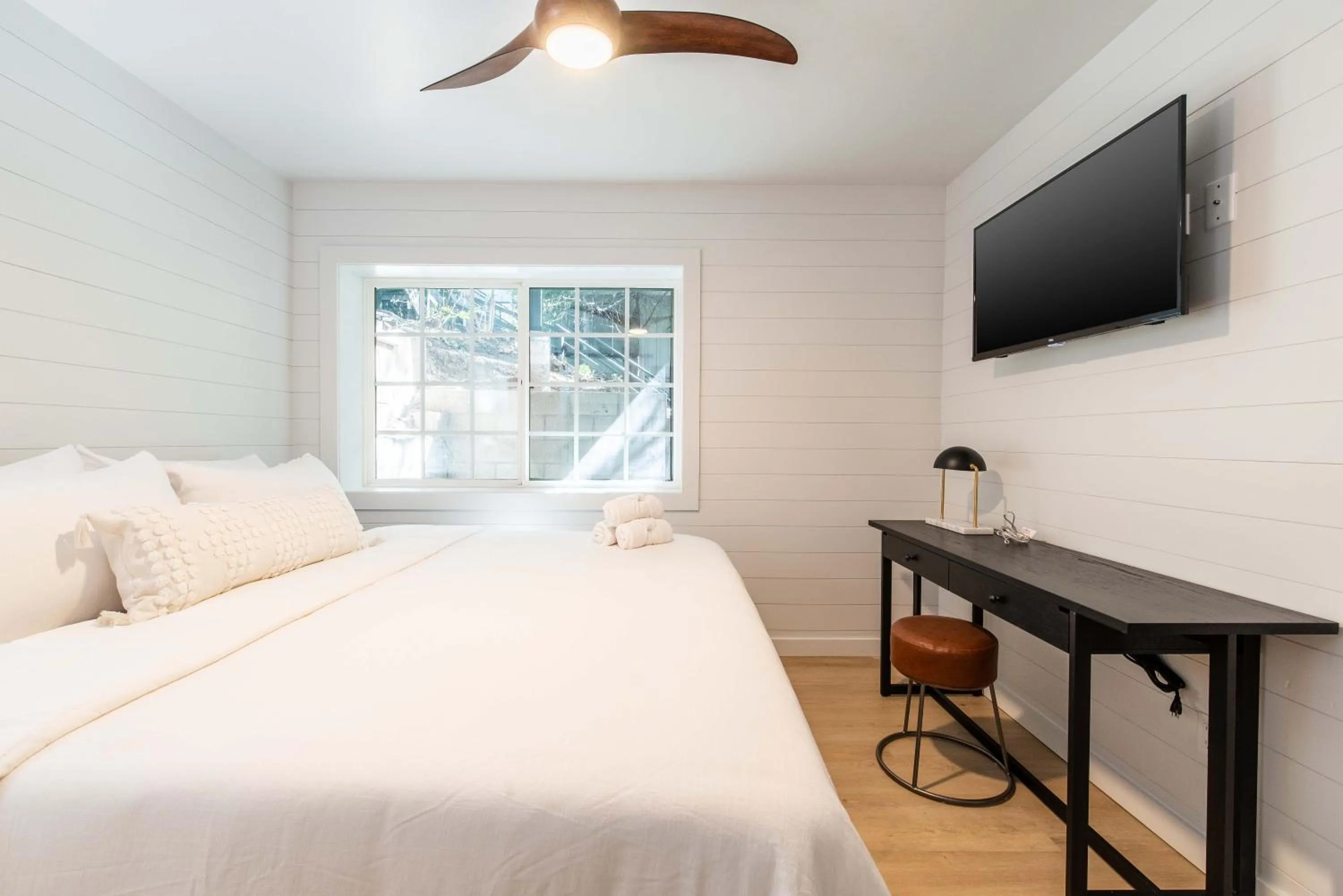 TV and multimedia, Bed in The Kingsley Hotel