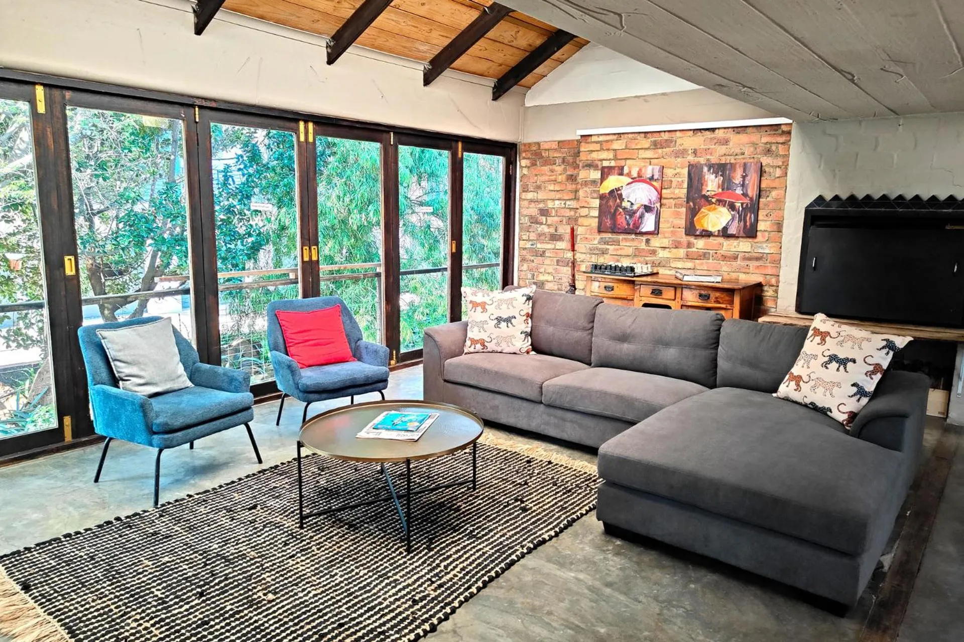 Two-Bedroom Apartment in Hornbill House Self Catering Accommodation