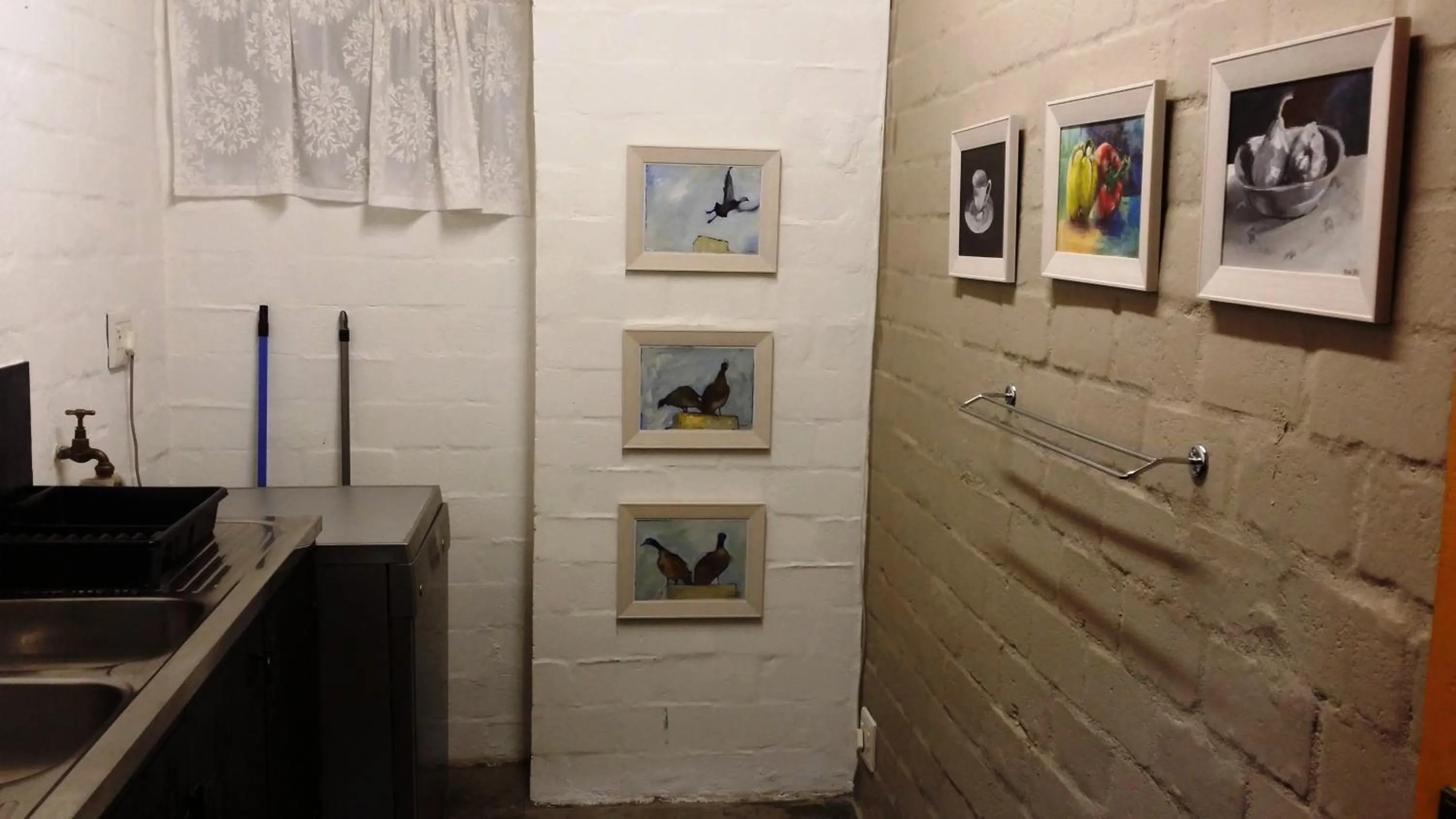 Area and facilities in Hornbill House Self Catering Accommodation