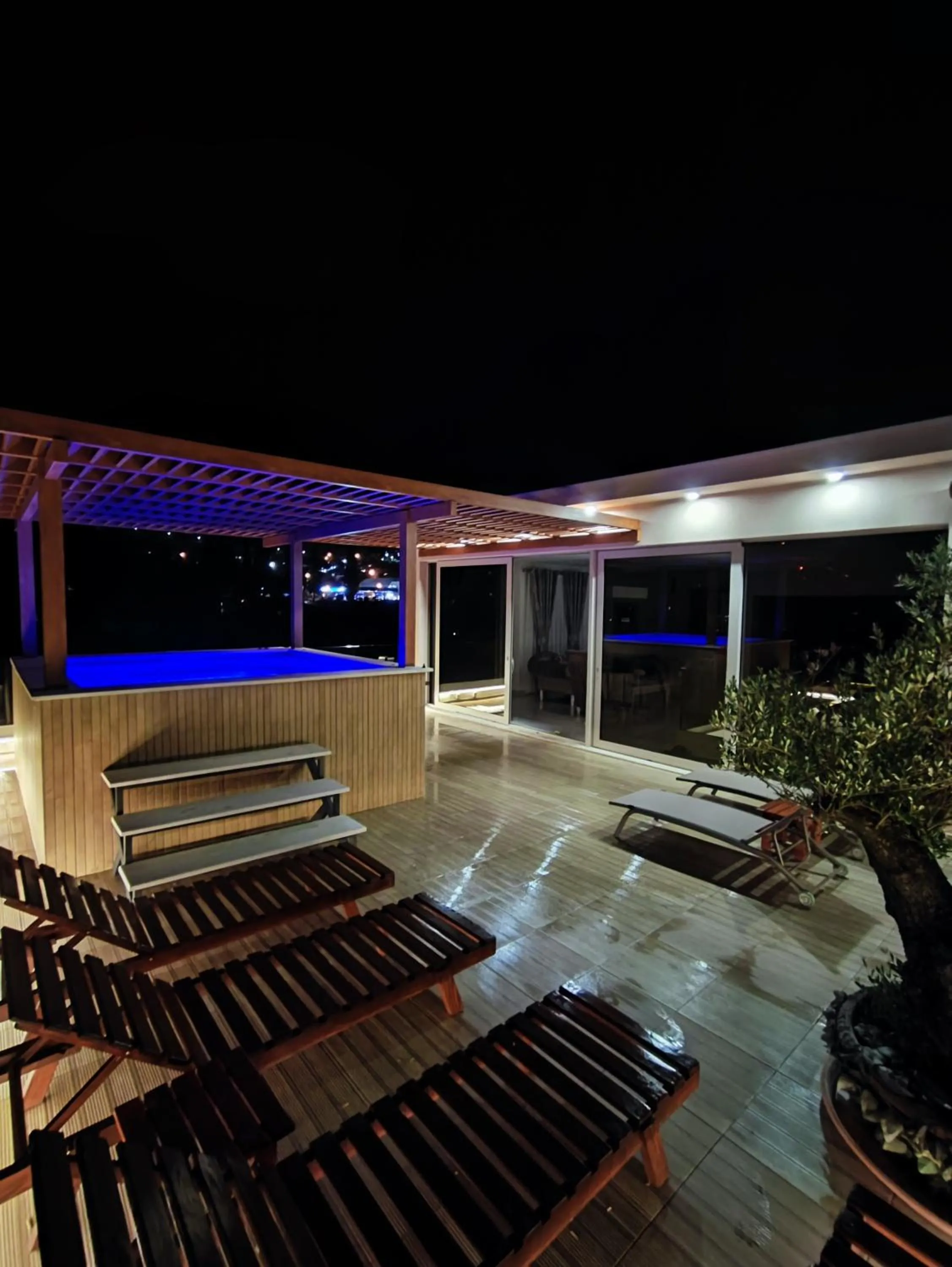 Hot Tub in Villa Vista Real