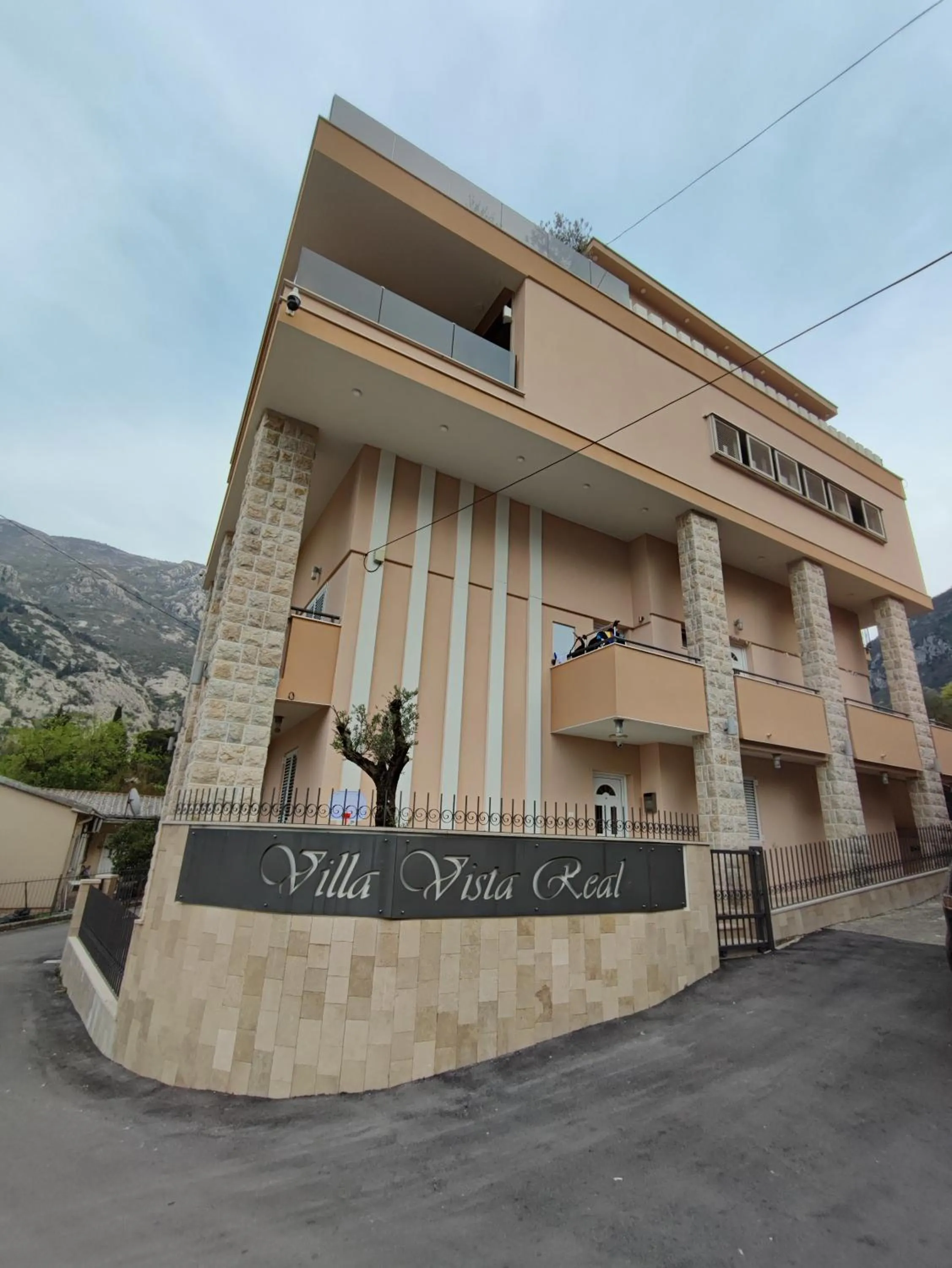 Property building in Villa Vista Real