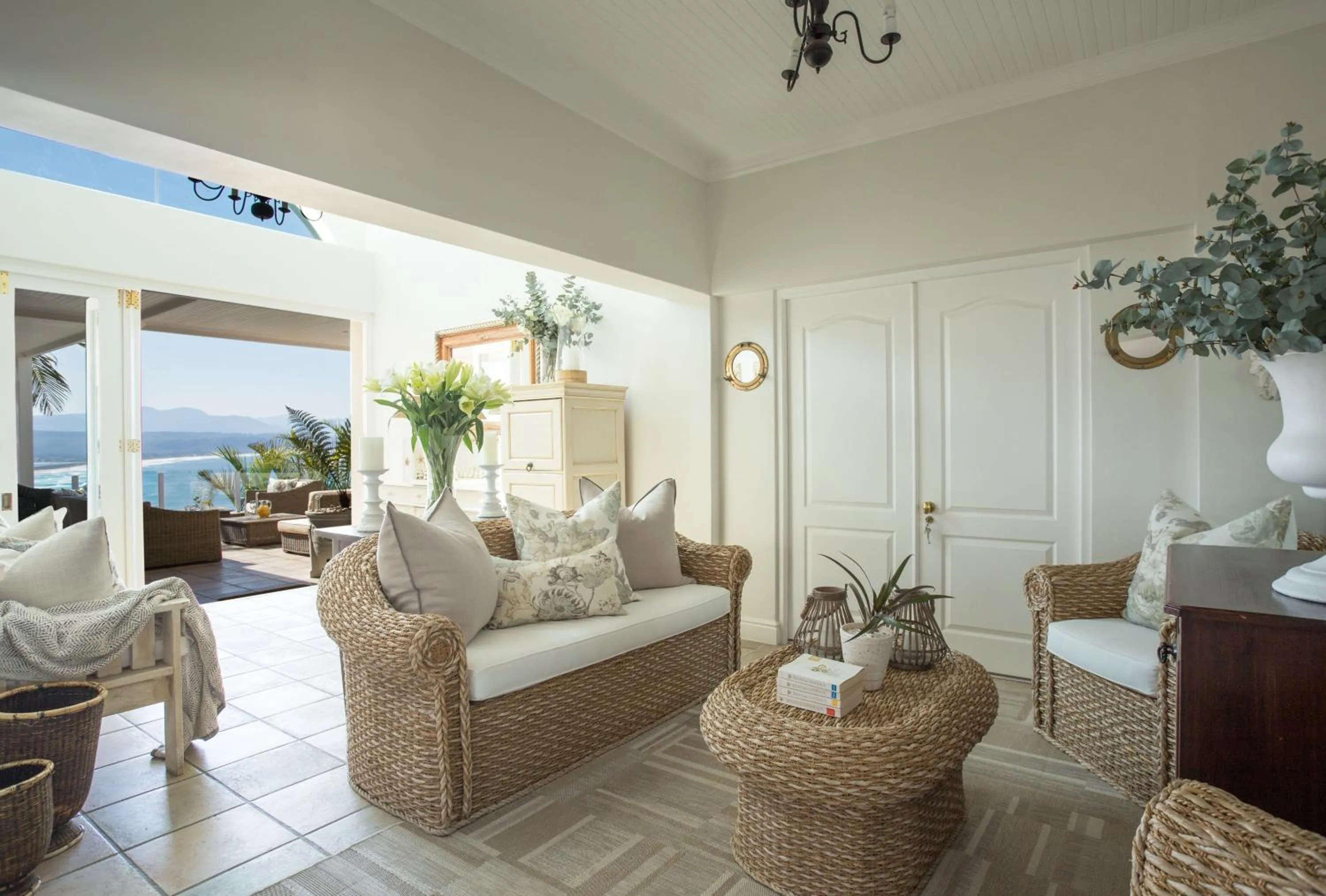 Communal lounge/ TV room in Ocean Watch Guest House