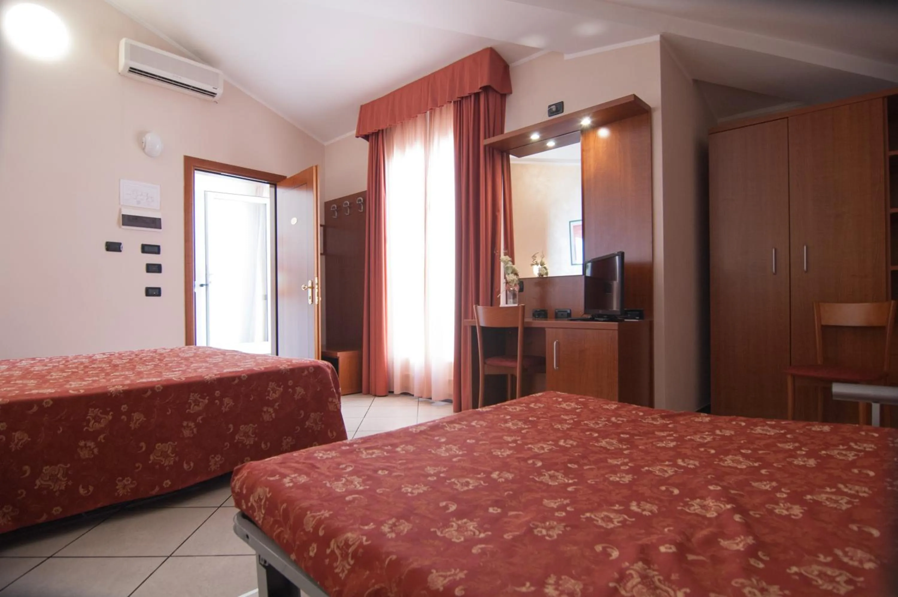 Day, Bed in Hotel Stazione