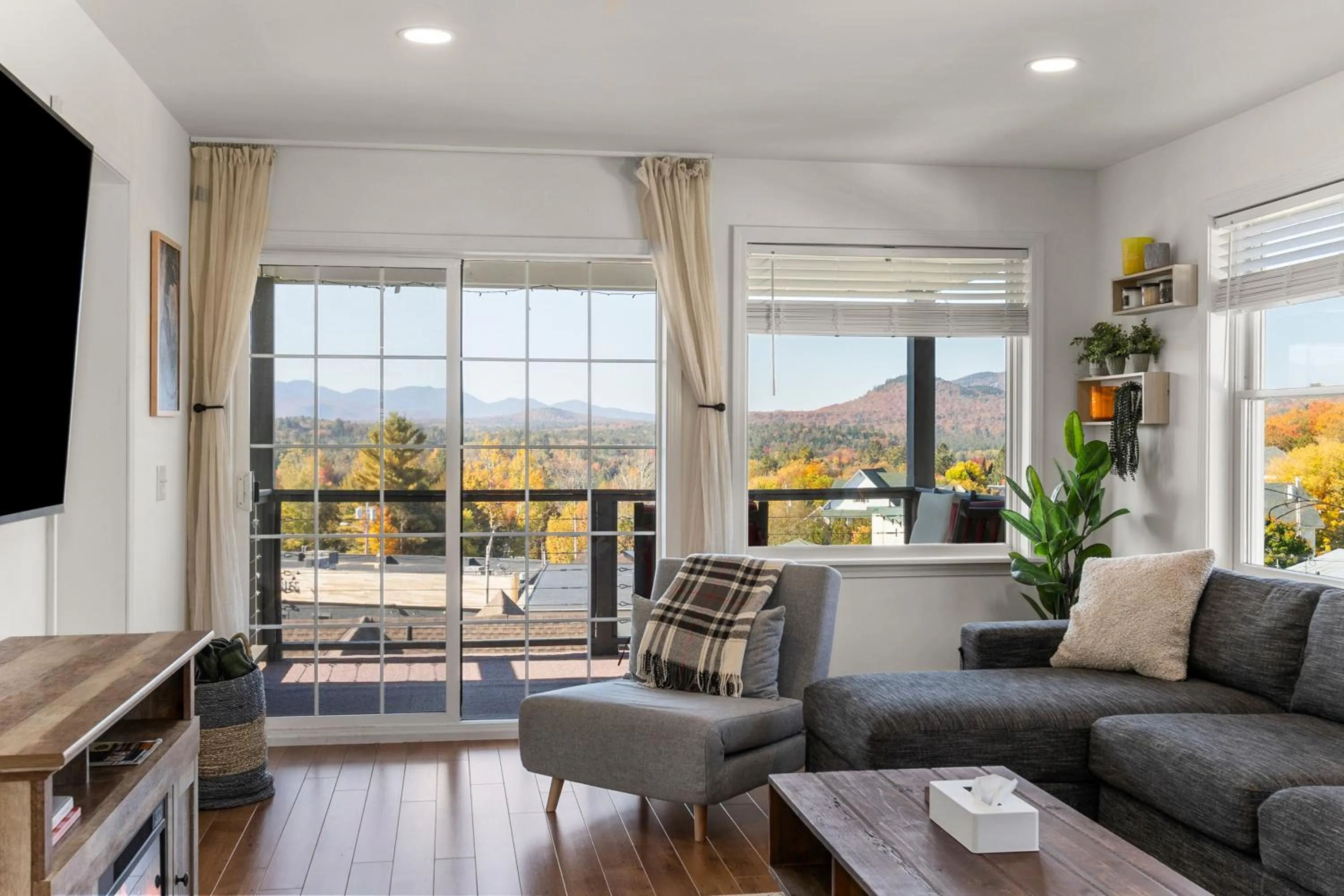 Balcony/Terrace in Amazing Mountain Views Lake Placid & 1980 Olympic Center