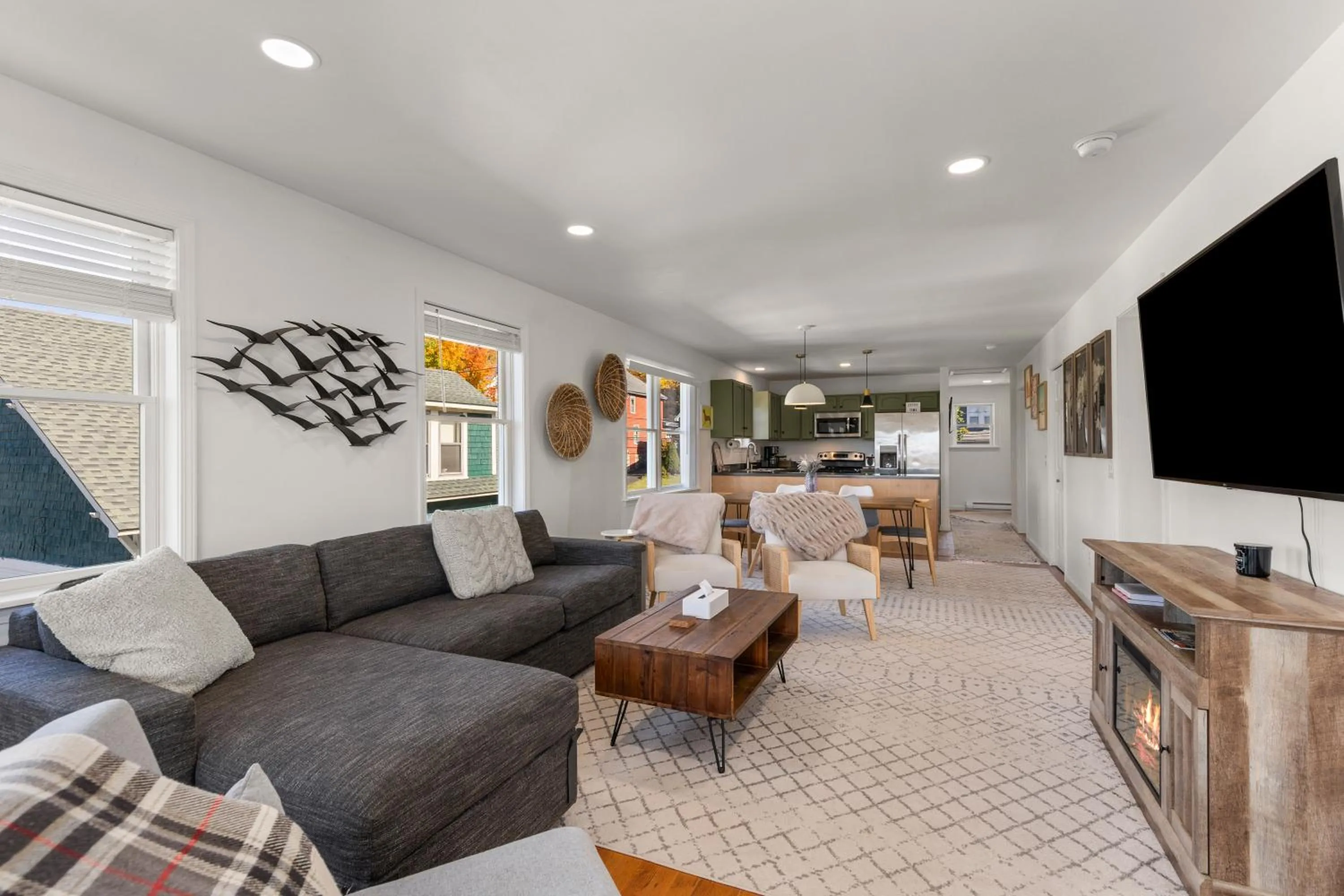 Communal lounge/ TV room in Amazing Mountain Views Lake Placid & 1980 Olympic Center