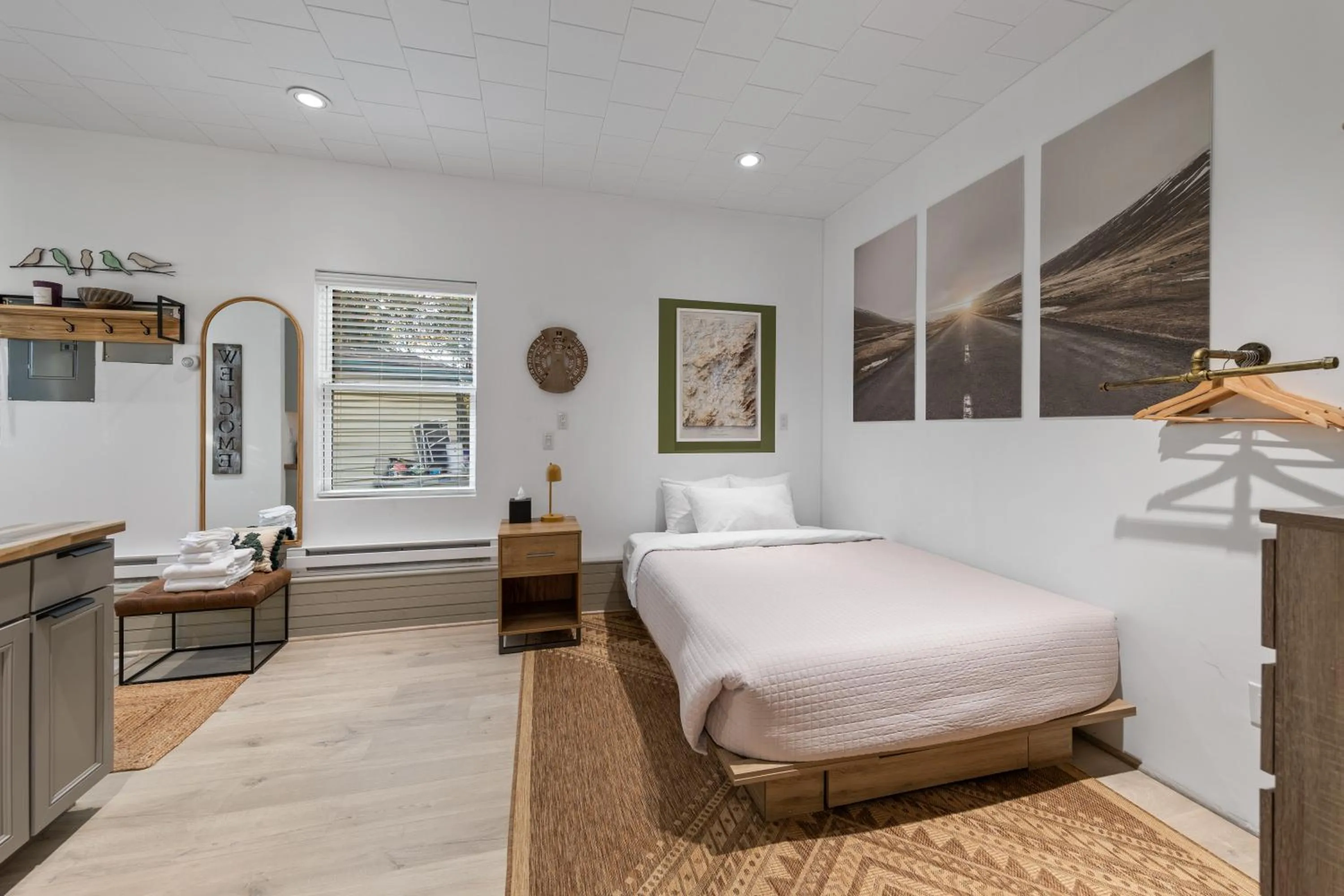 Bedroom, Bed in Modern Home &Cozy