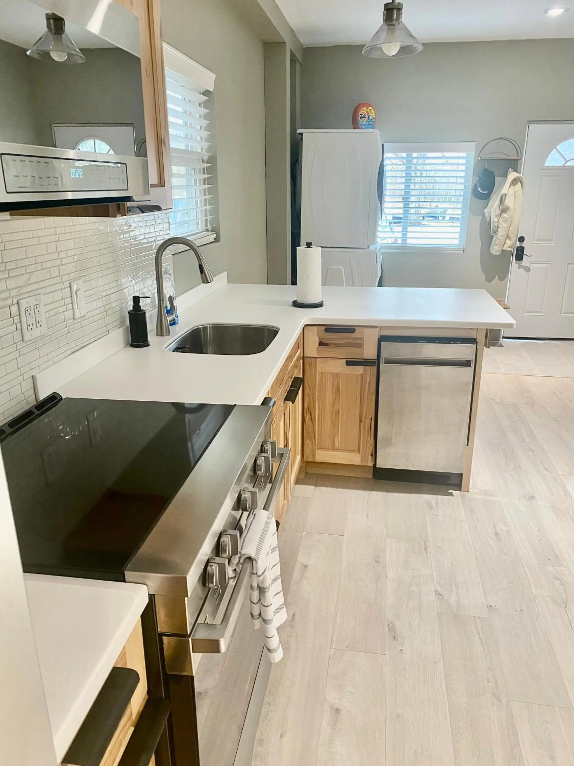 Kitchen or kitchenette in Modern Home &Cozy