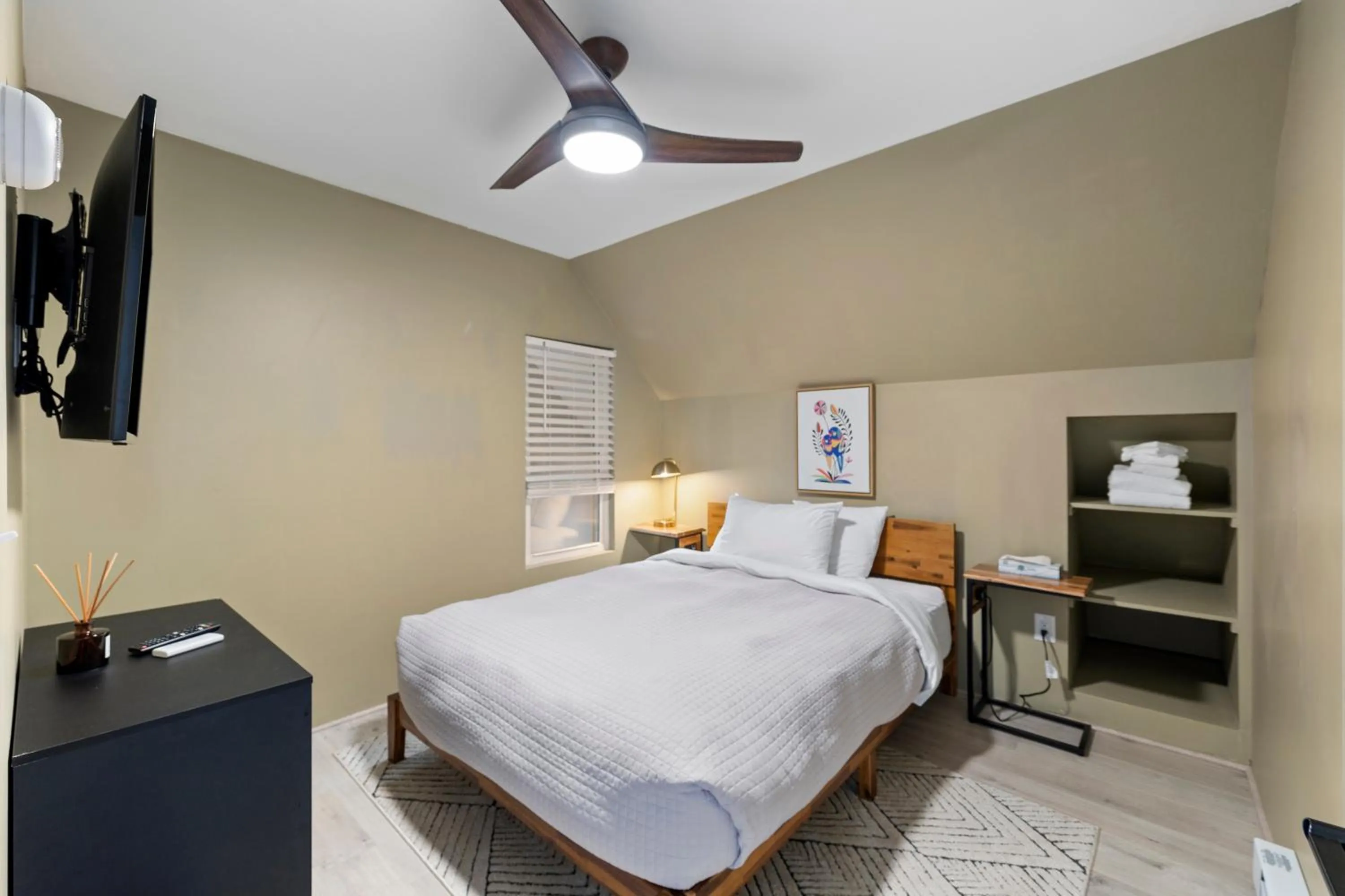 Bed in Modern Home &Cozy