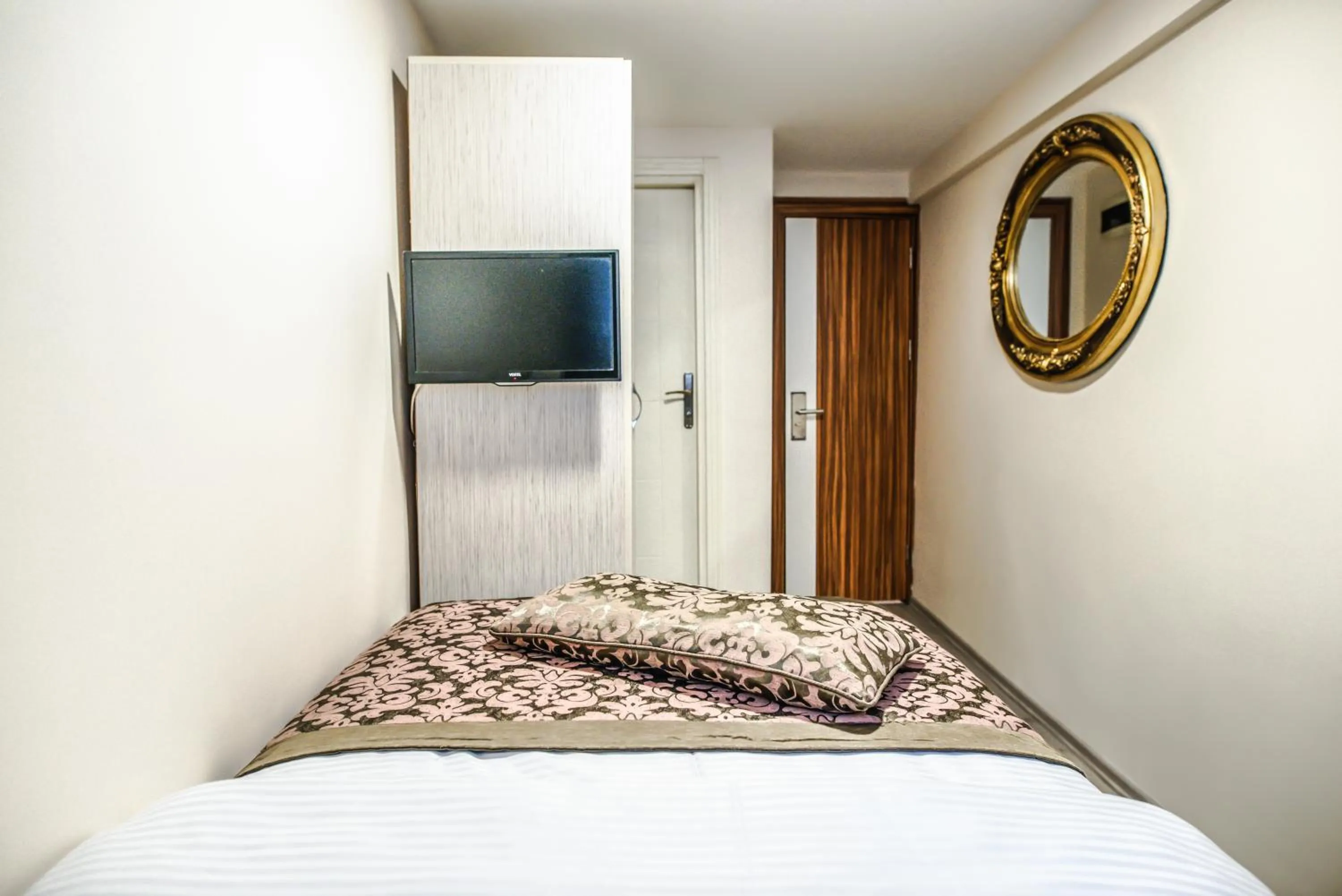 Massage, Bed in Lazz City Hotel