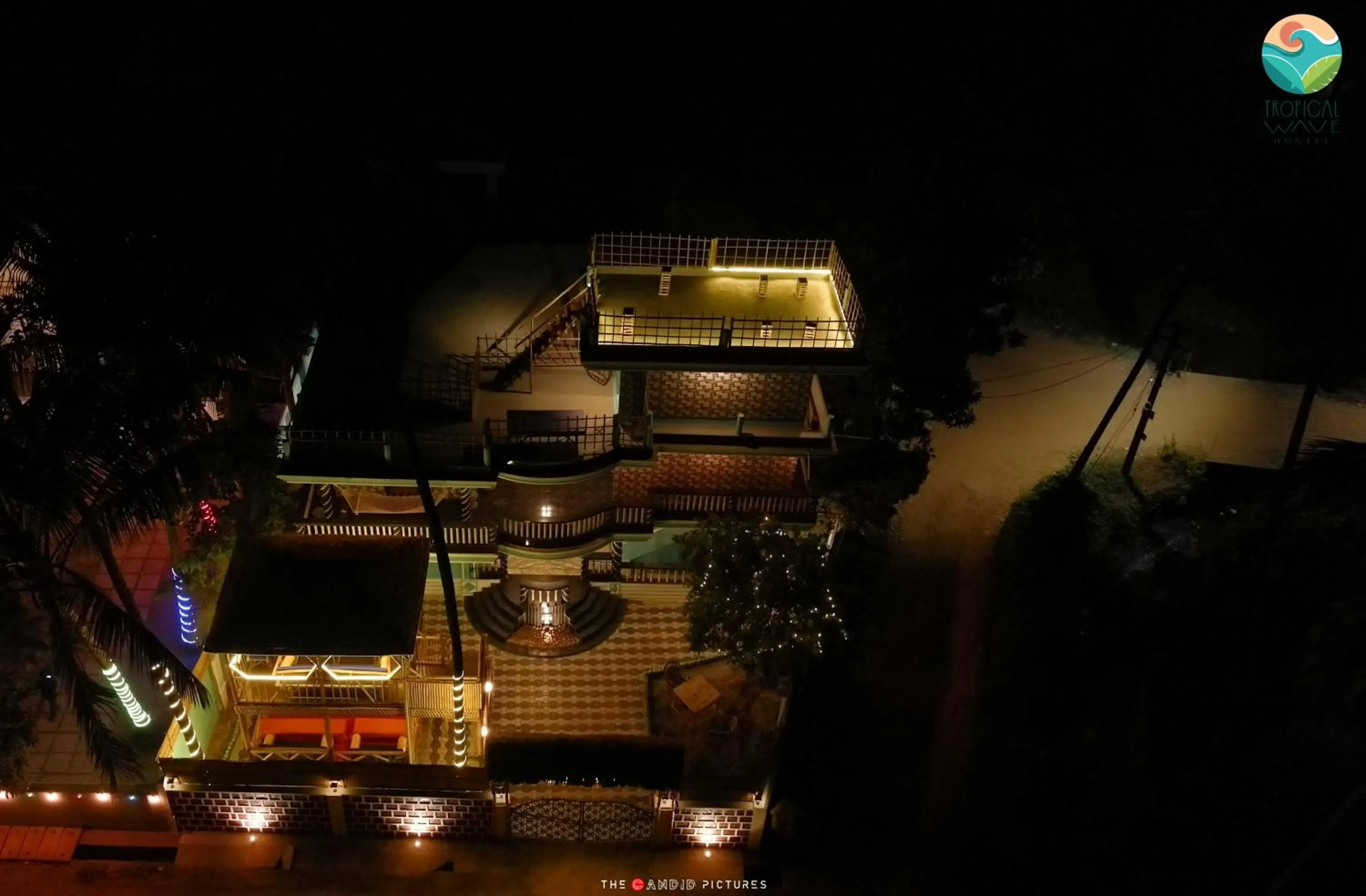 Night in Tropical Wave Hostel Morjim Goa