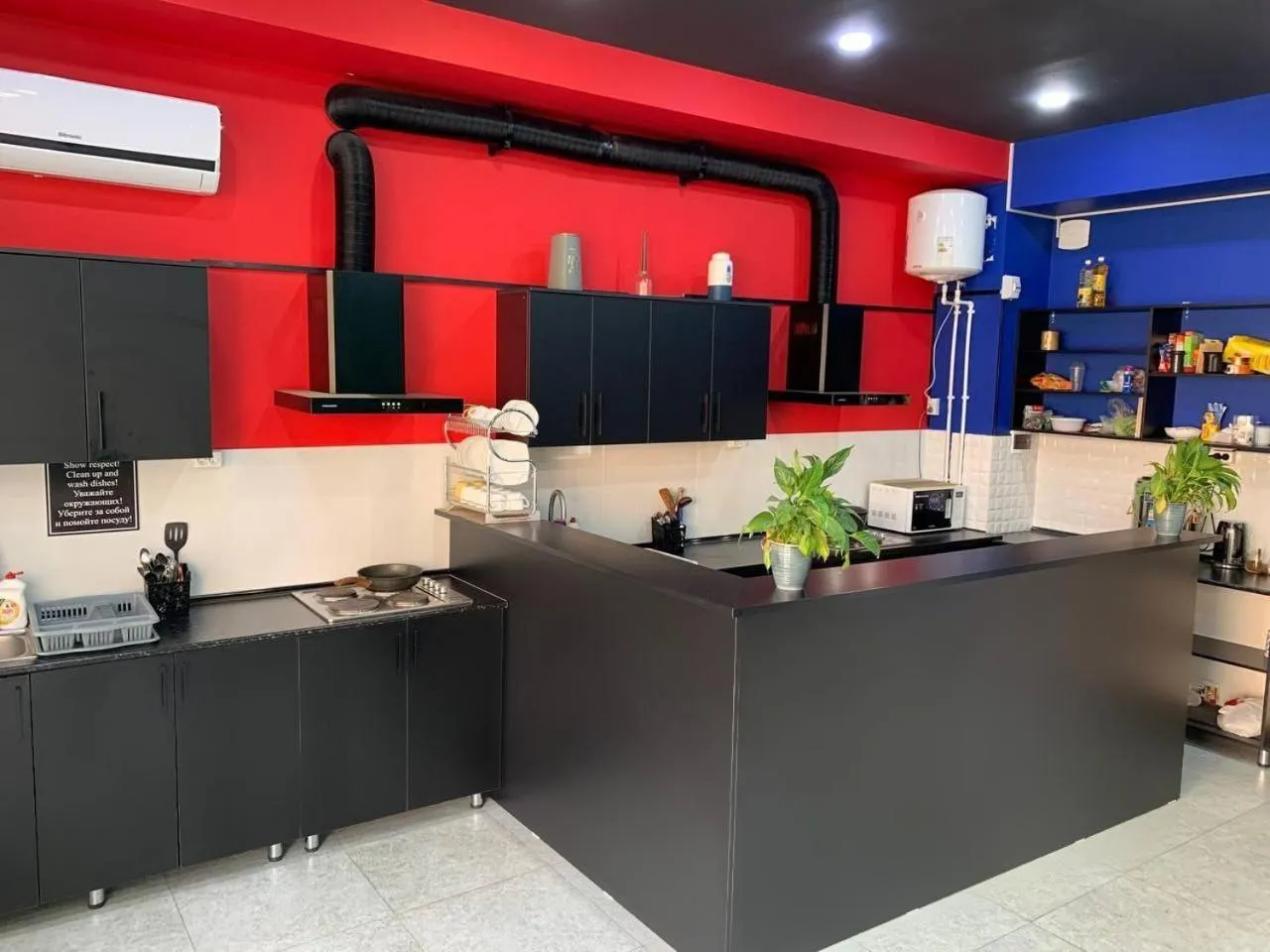 Kitchen or kitchenette in Safarov's Family Hostel