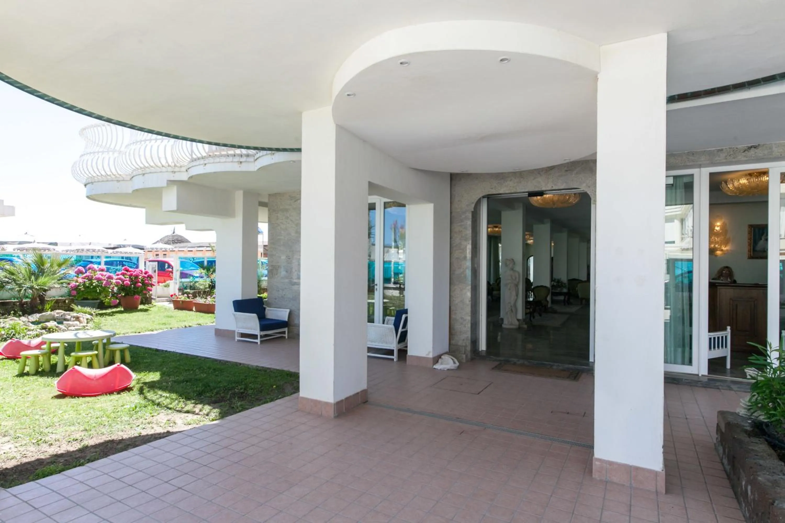 Facade/entrance in Hotel Dea