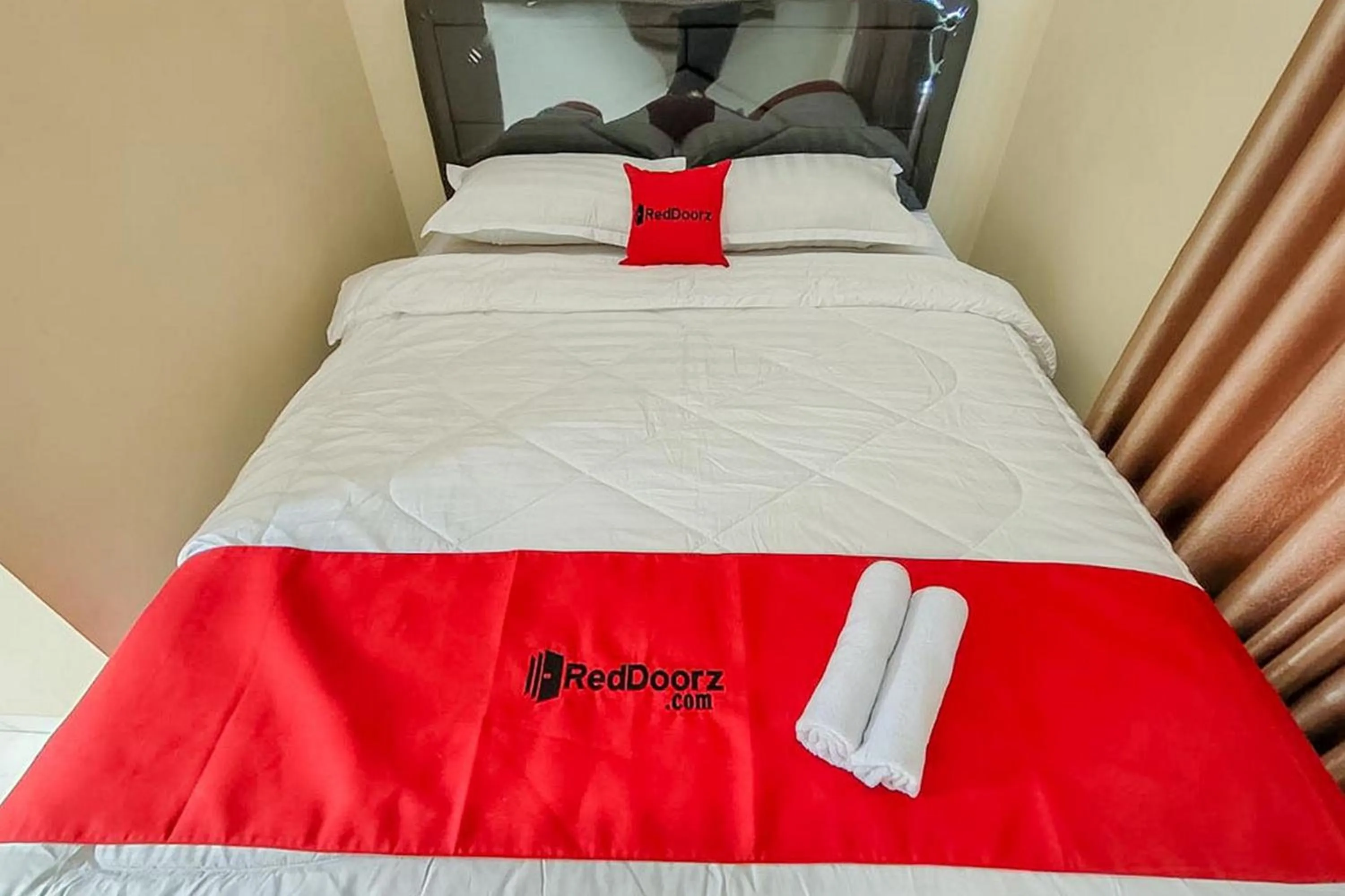 Bed in RedDoorz near BNS Batu