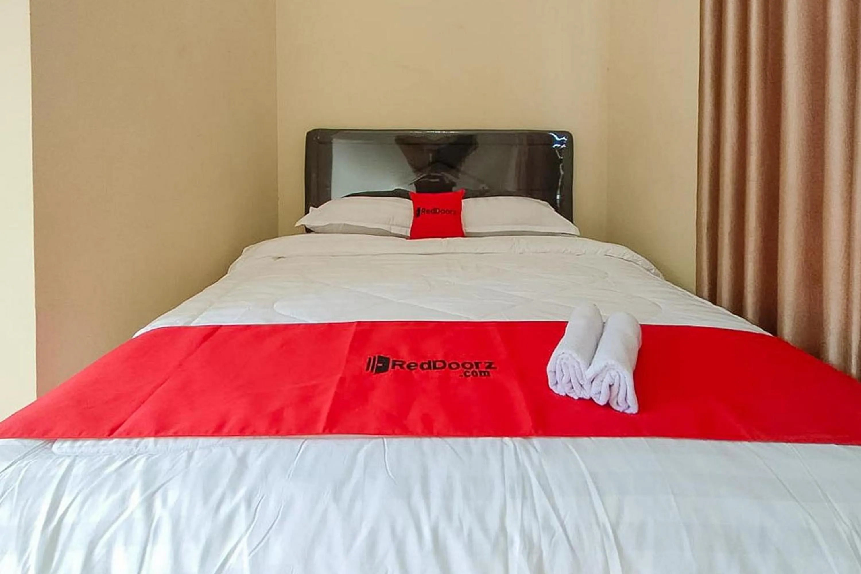 Bed in RedDoorz near BNS Batu