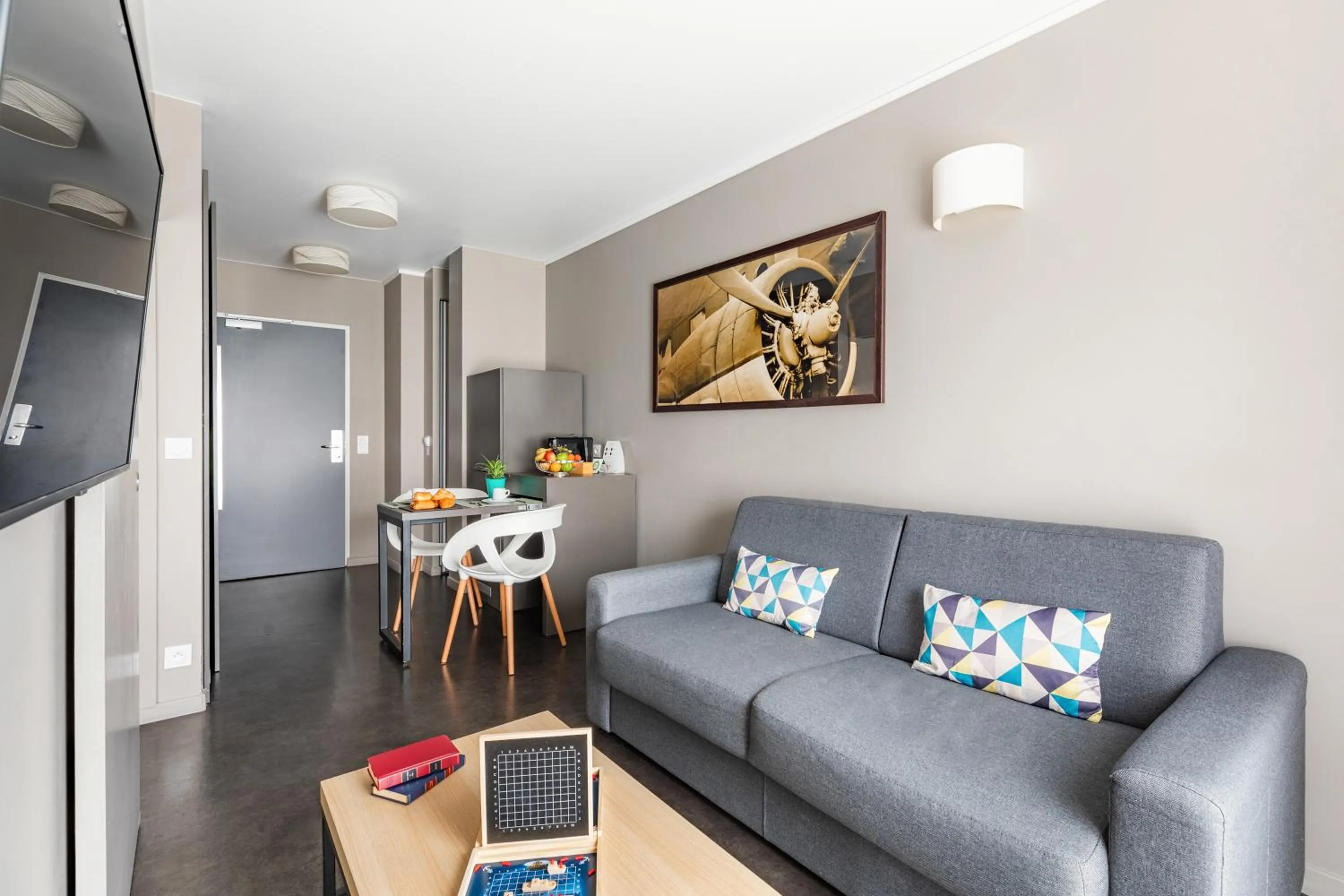 TV and multimedia in Appart’City Confort Le Bourget - Aéroport