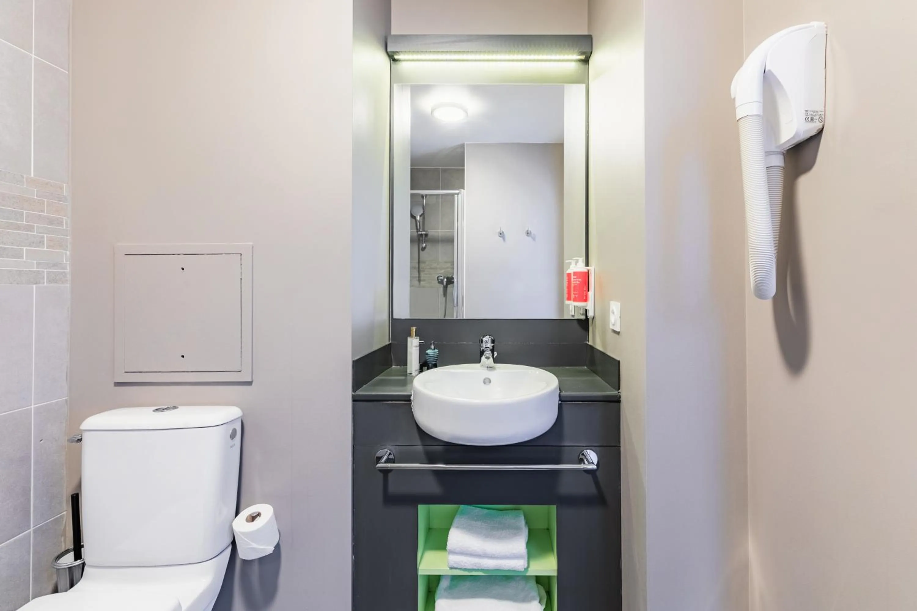 Bathroom in Appart’City Confort Le Bourget - Aéroport