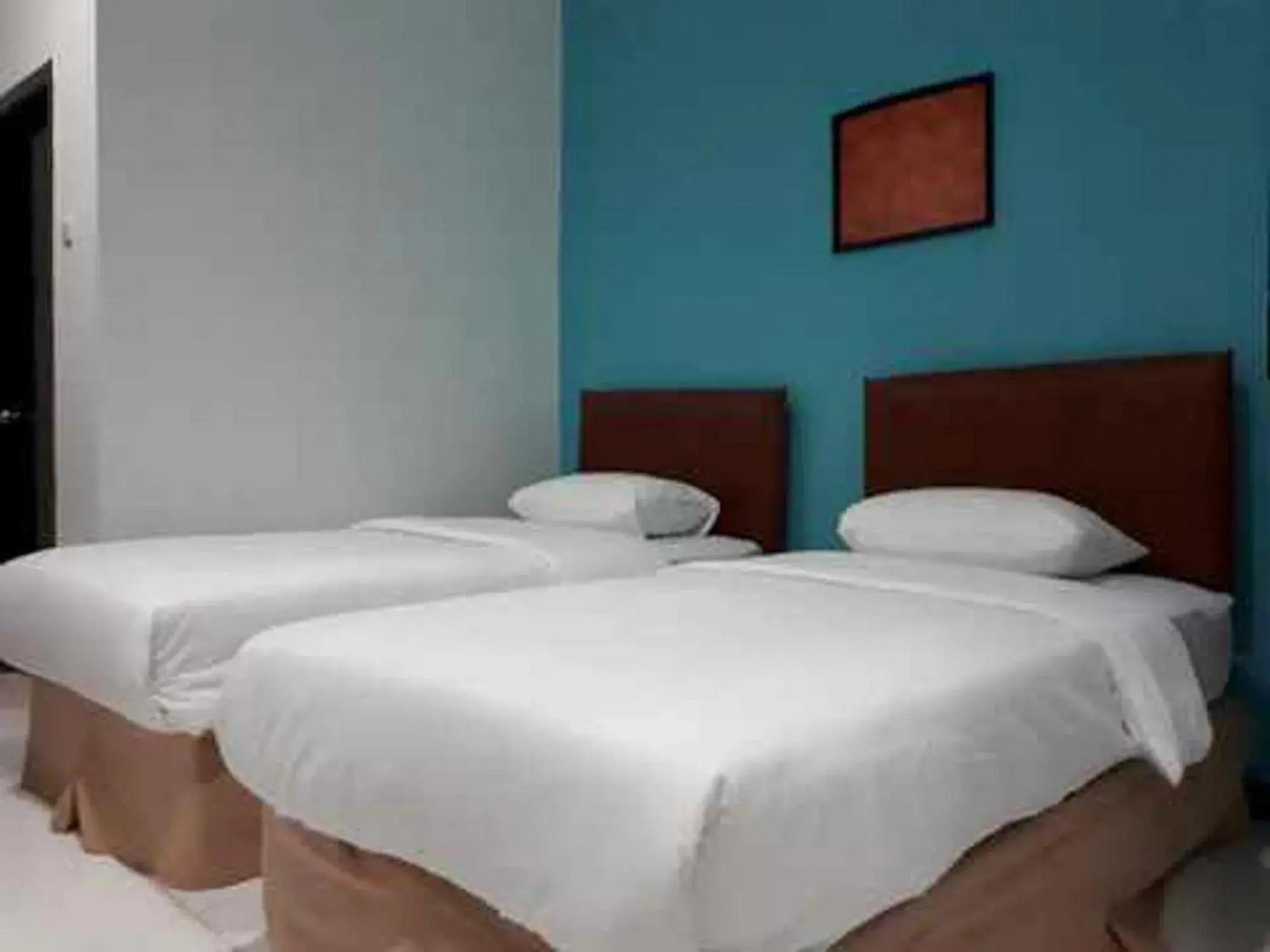 Twin Room in RedDoorz at Hotel Rumberpon Sorong Twin Room in RedDoorz at Hotel Rumberpon Sorong