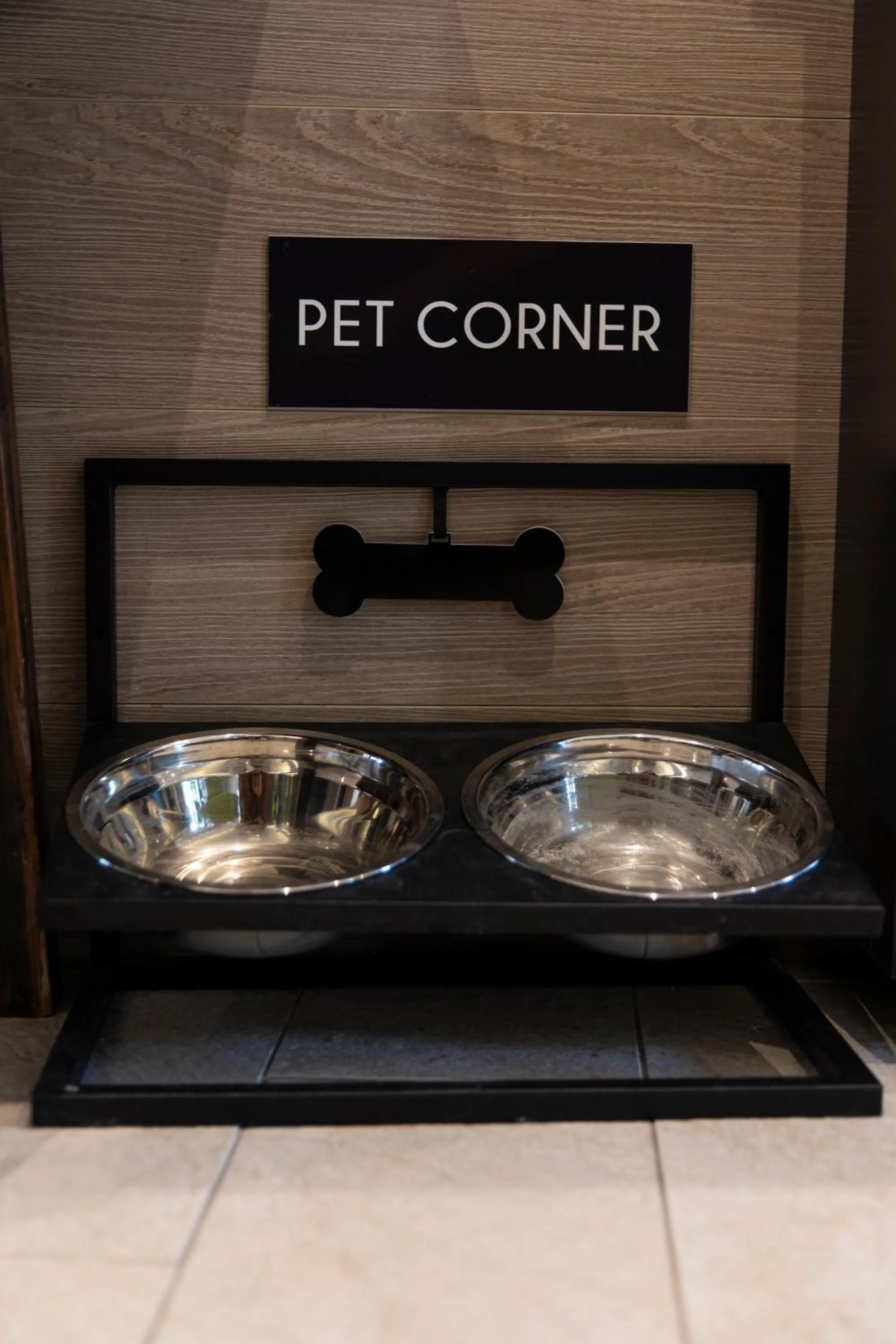 Animals in Hotel Horizon Wellness & Spa Resort - Best Western Signature Collection