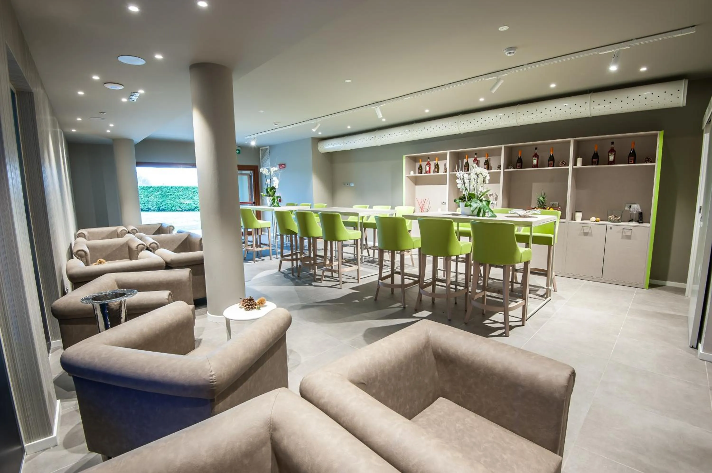 Lounge or bar in Hotel Horizon Wellness & Spa Resort - Best Western Signature Collection