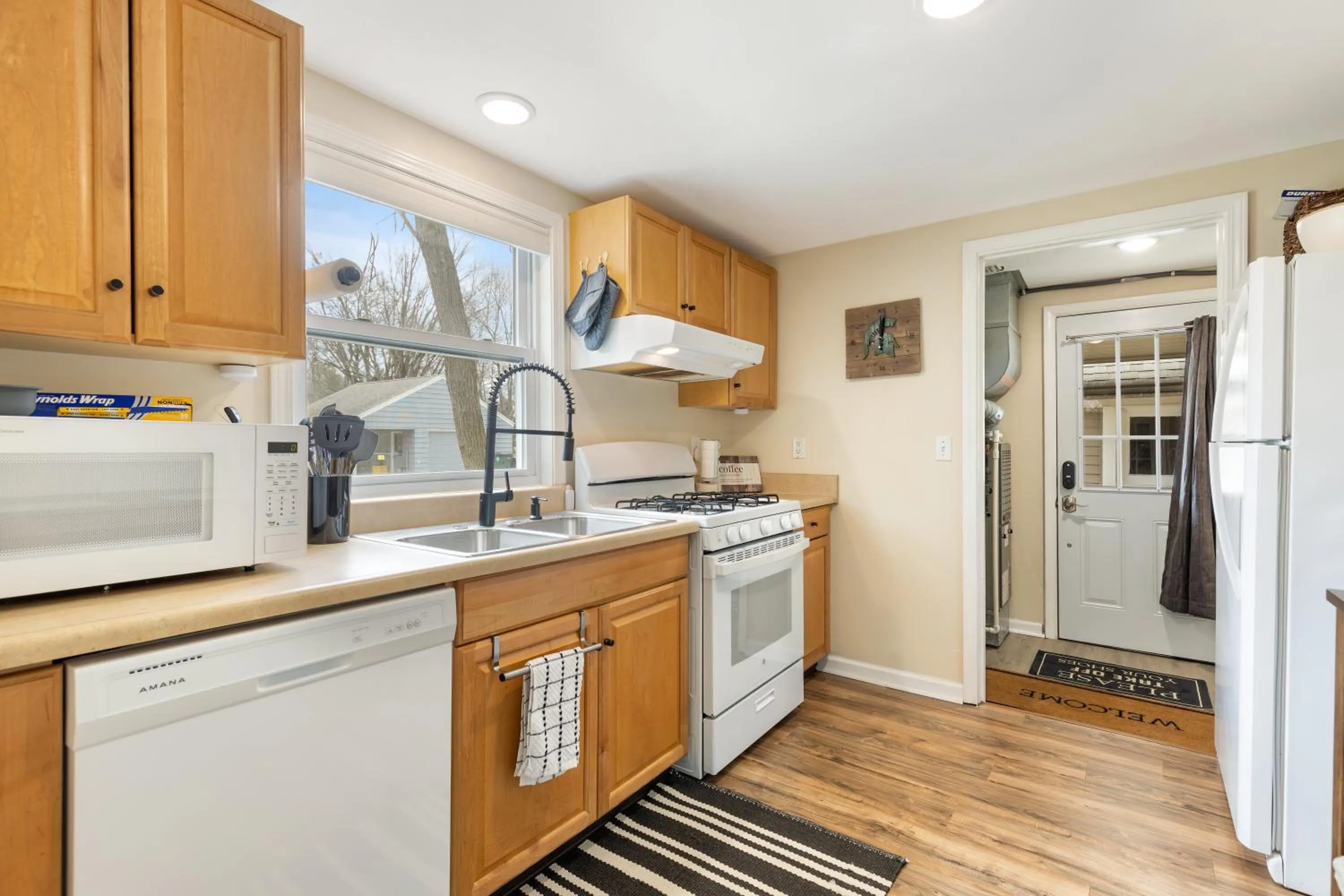 Kitchen or kitchenette in Perfect Location Walk to MSU Campus High End Mattresses Fast Wi-Fi