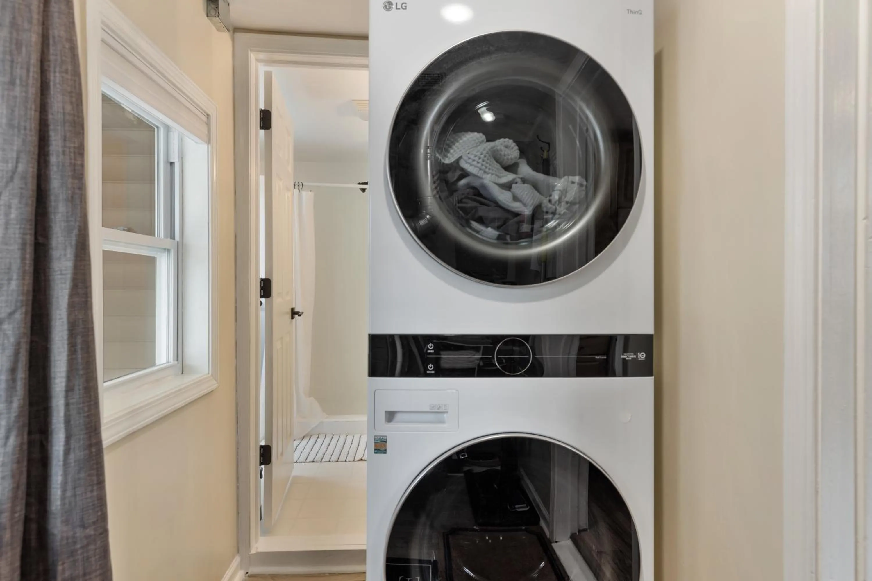 laundry in Perfect Location Walk to MSU Campus High End Mattresses Fast Wi-Fi