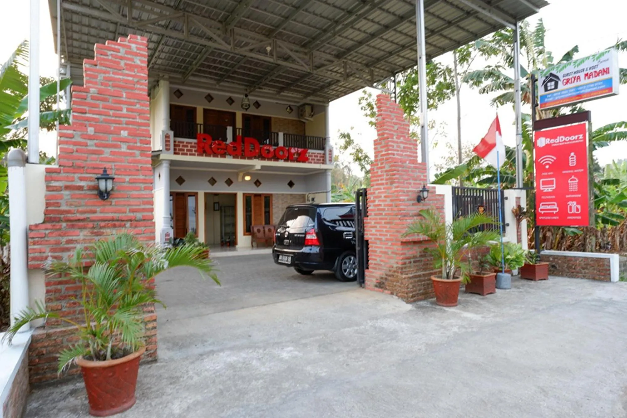 RedDoorz Syariah near Alun Alun Pacitan 2