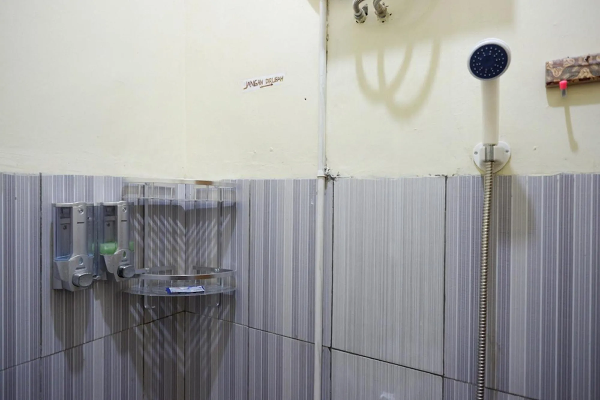 RedDoorz Syariah near Alun Alun Pacitan 2