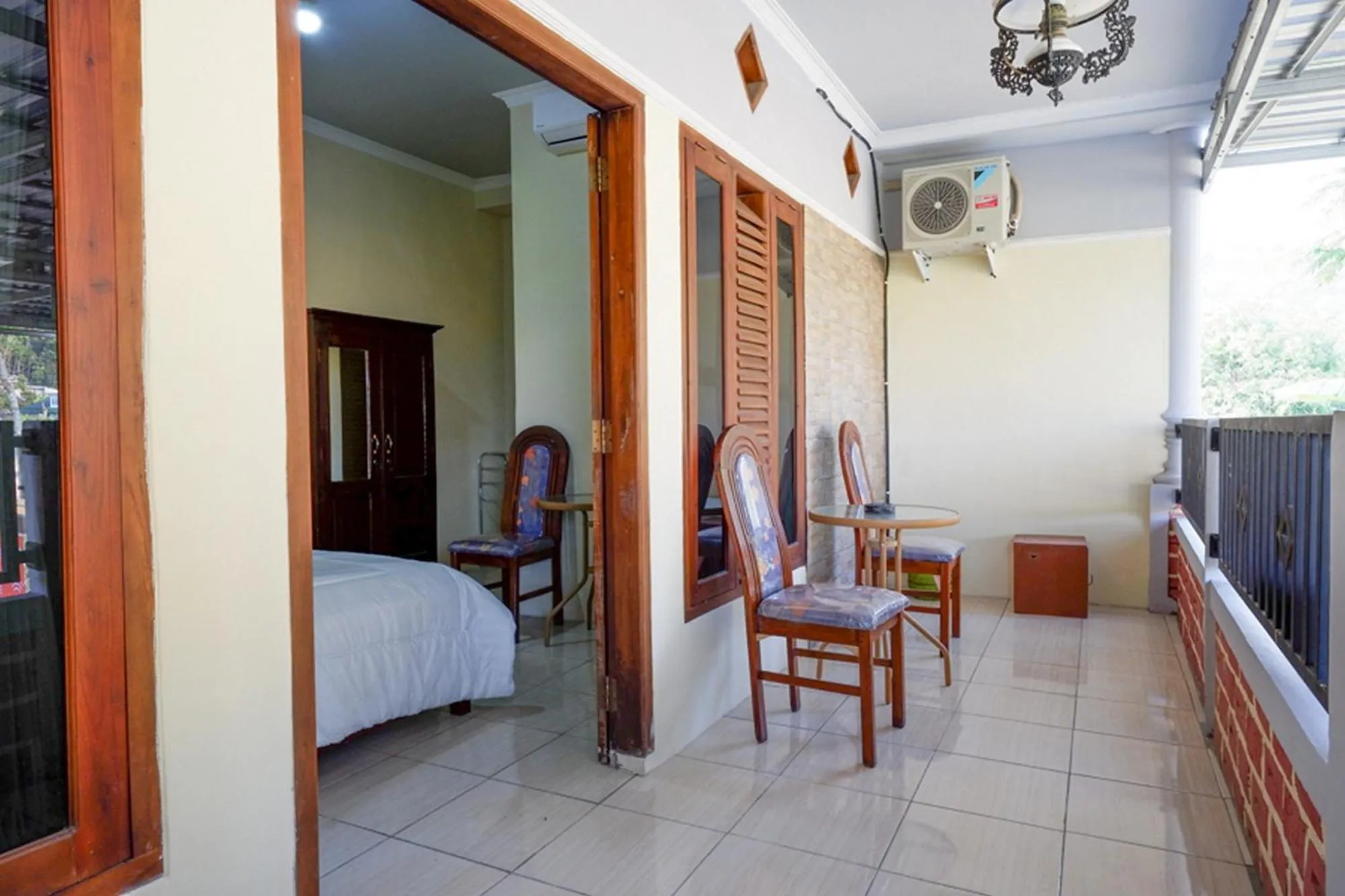 Bed in RedDoorz Syariah near Alun Alun Pacitan 2