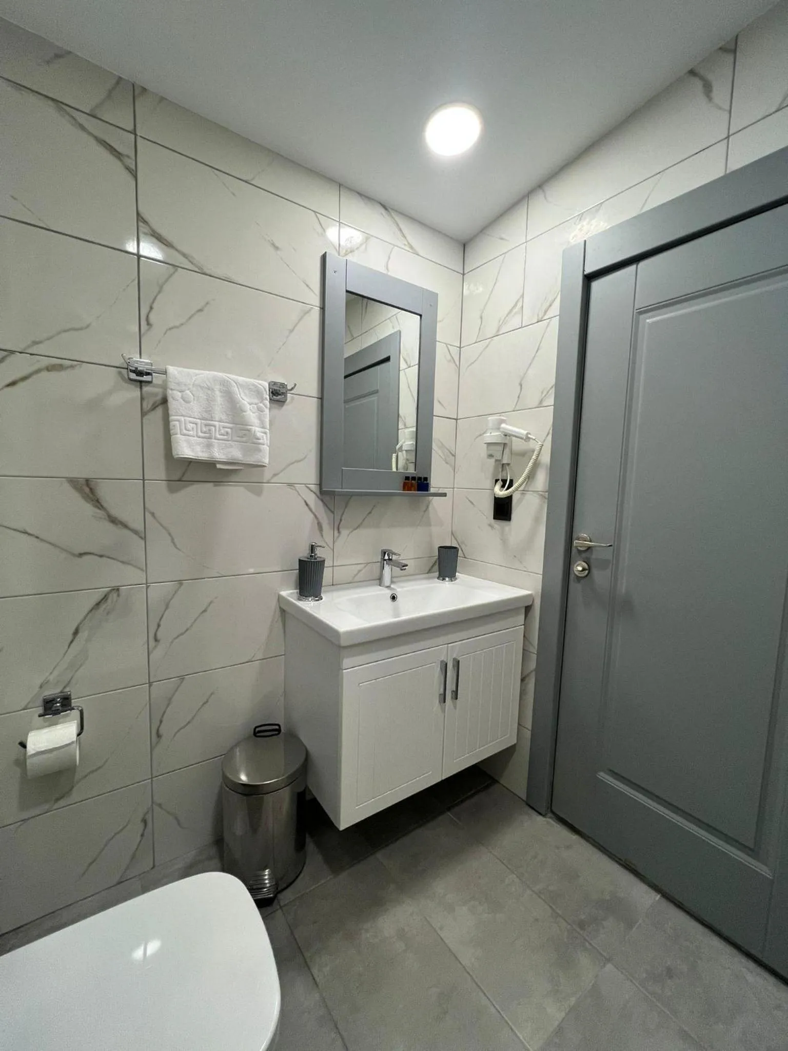 Shower in Lynda Hotel