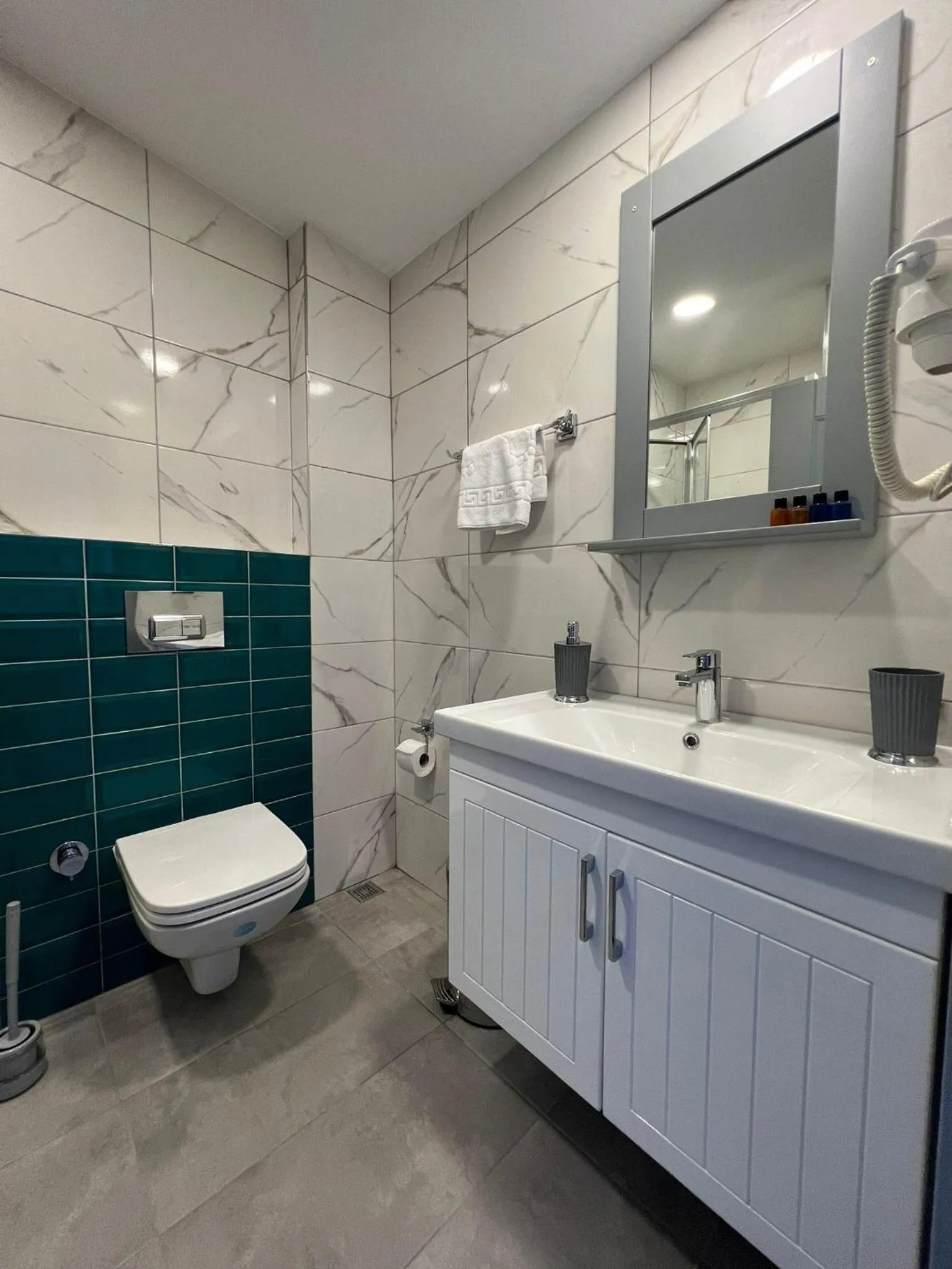 Bathroom in Lynda Hotel