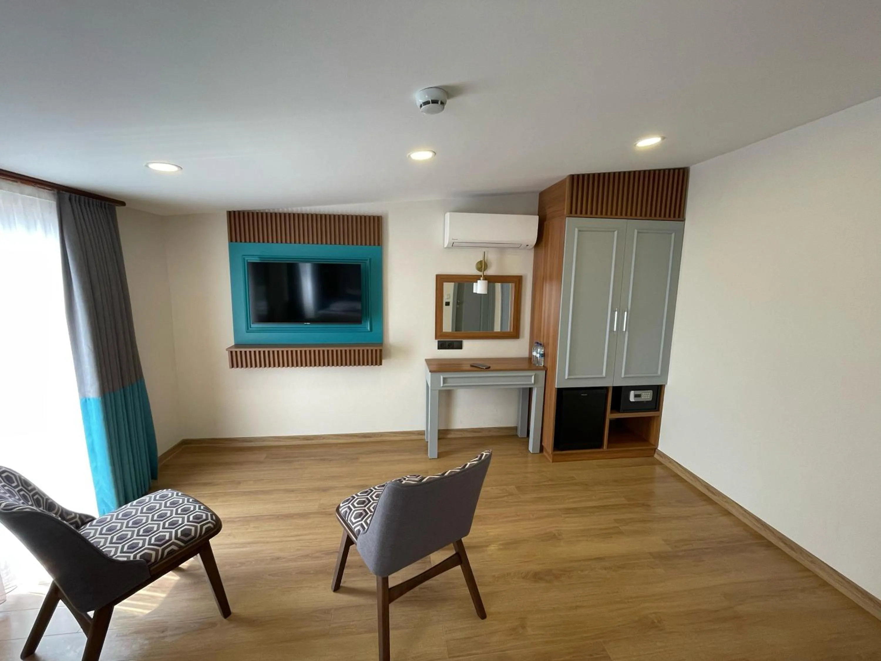 TV and multimedia in Lynda Hotel