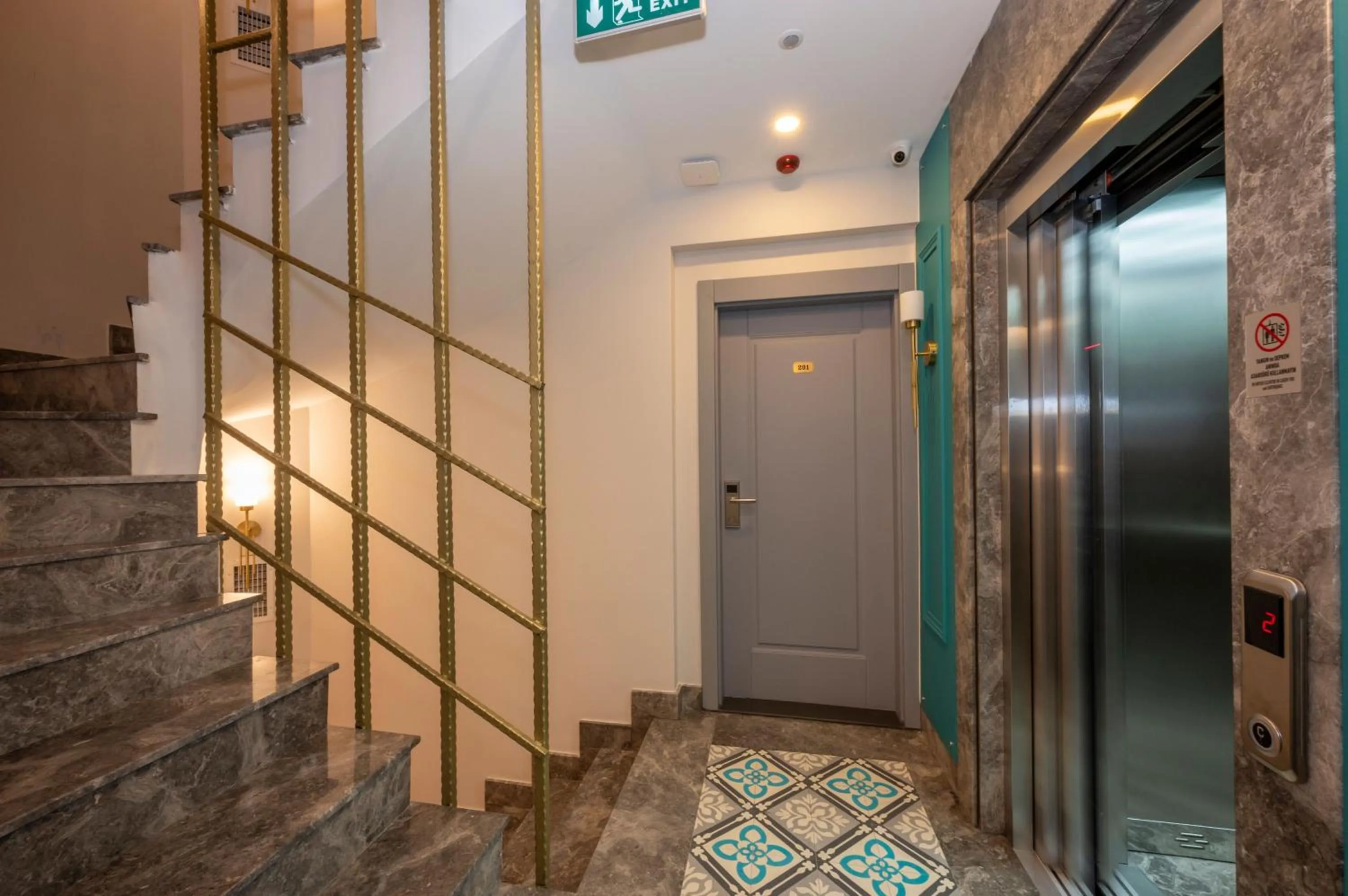 Decorative detail in Lynda Hotel