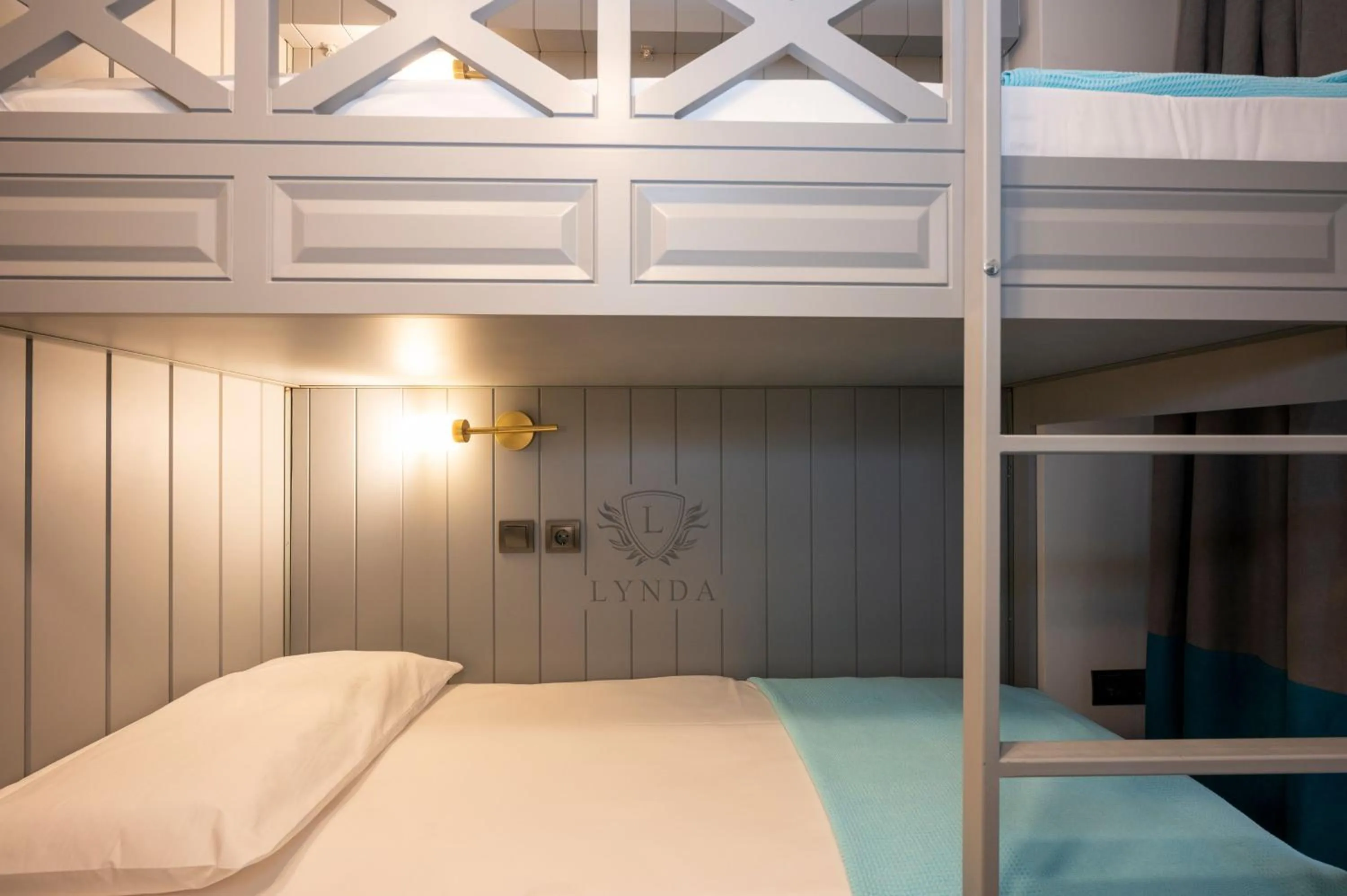 bunk bed, Bed in Lynda Hotel