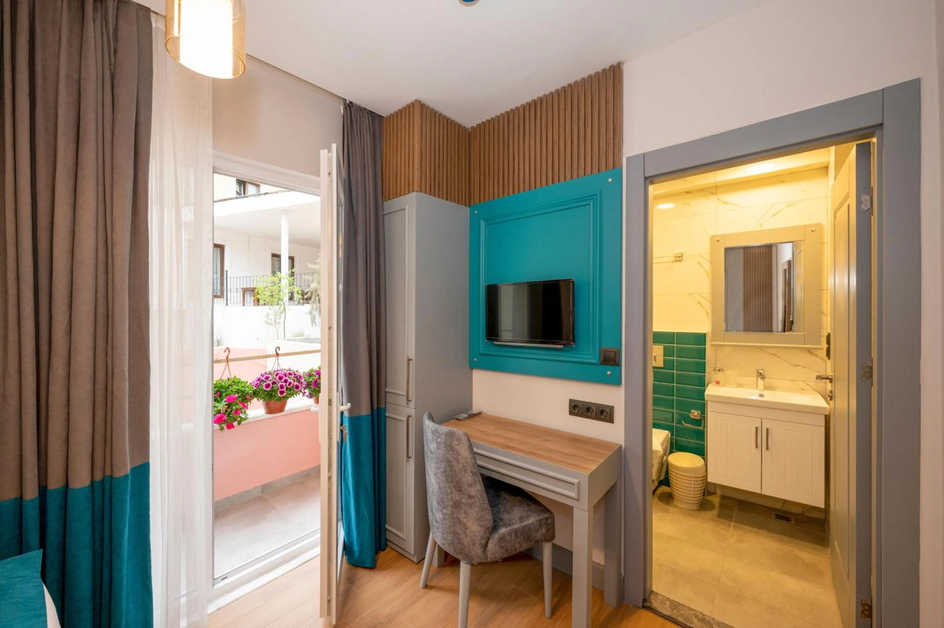 Bathroom in Lynda Hotel