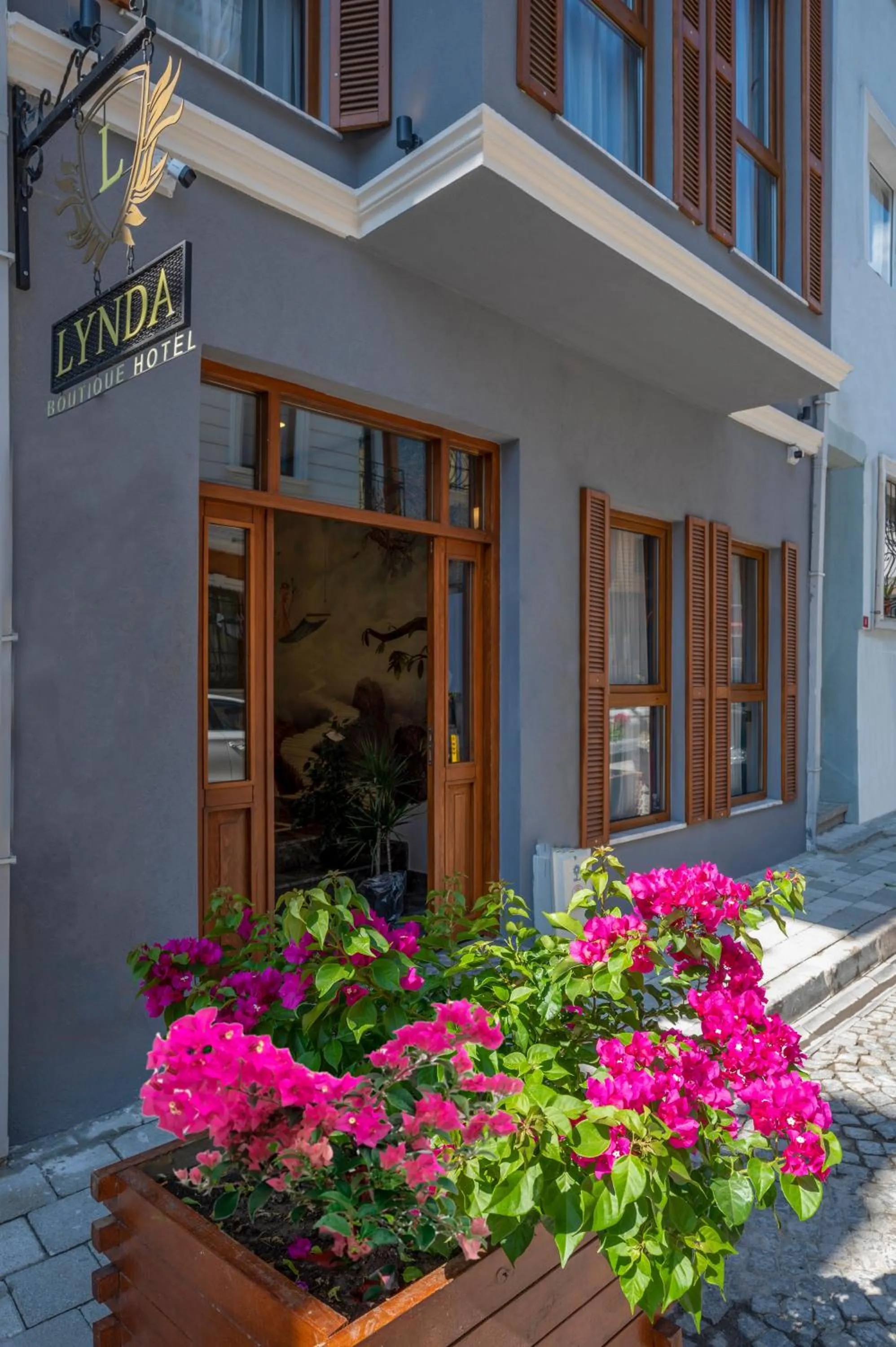 Property building in Lynda Hotel